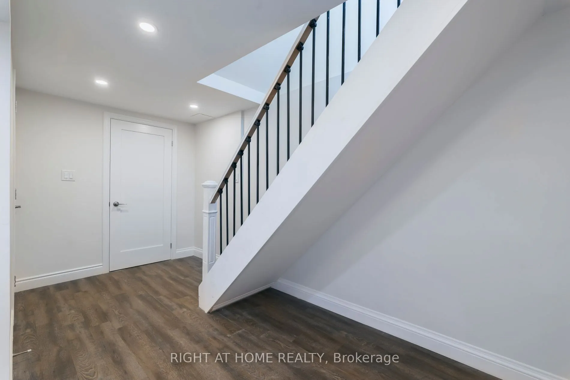 2668 Hollington Crescent, #Lower