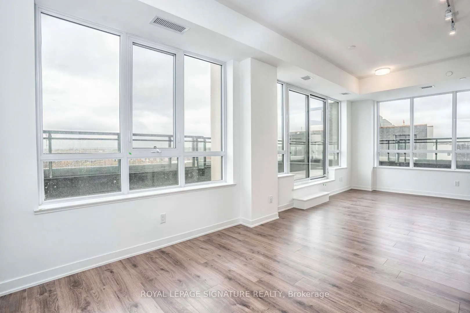 405 Dundas Street W, #310
