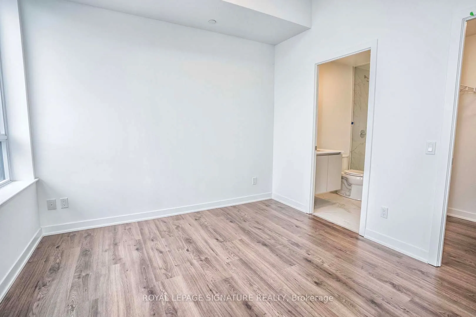 405 Dundas Street W, #310