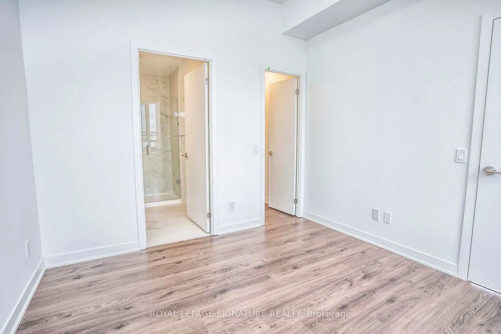 405 Dundas Street W, #310
