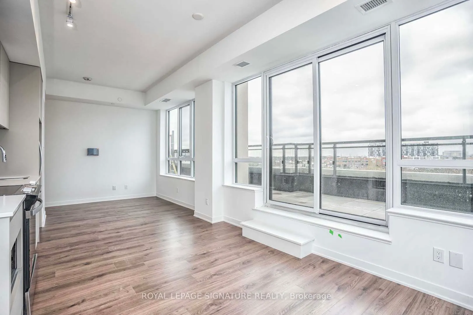 405 Dundas Street W, #310