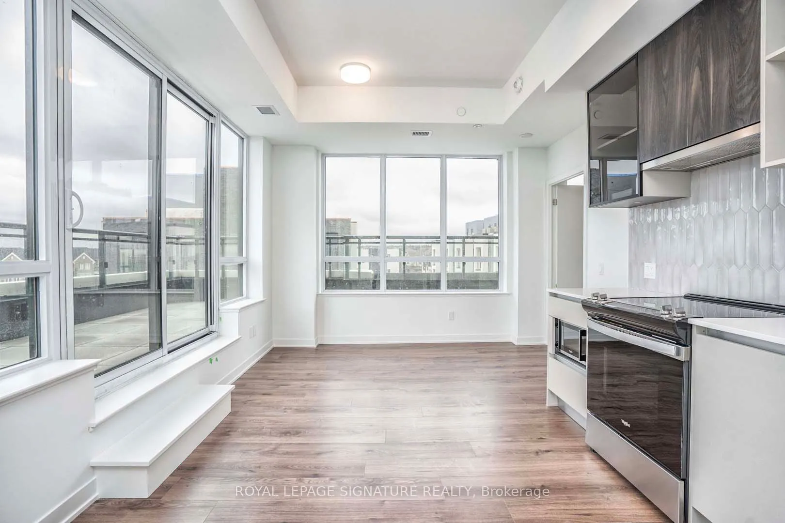 405 Dundas Street W, #310