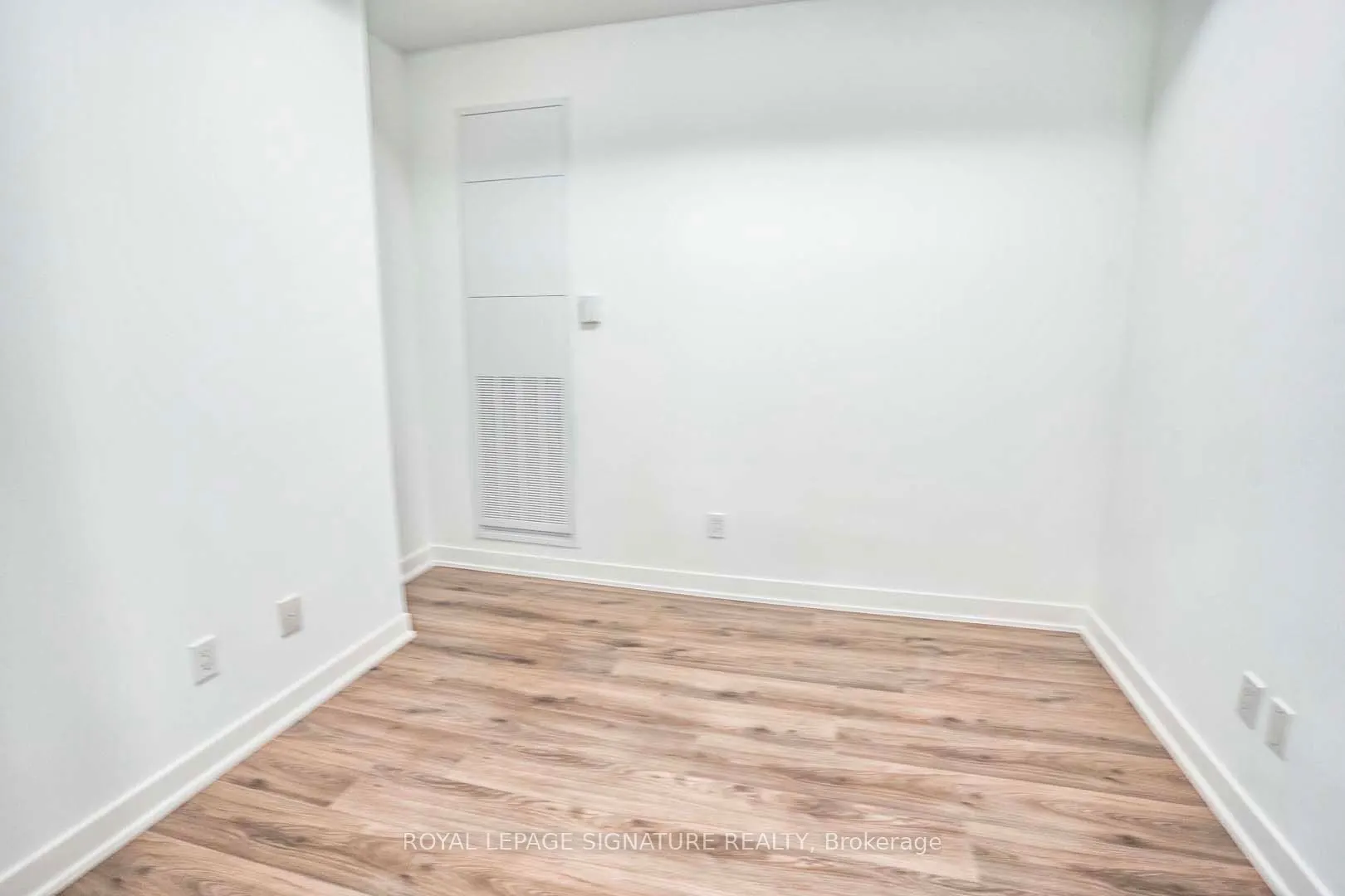 405 Dundas Street W, #310