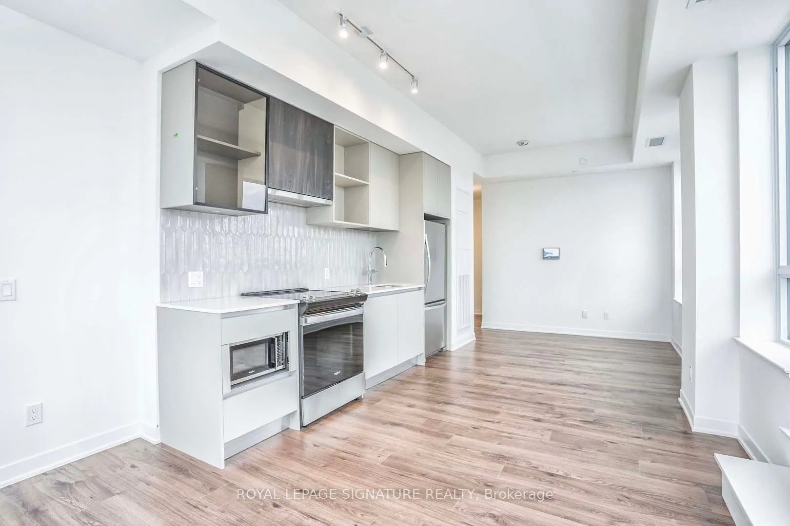 405 Dundas Street W, #310