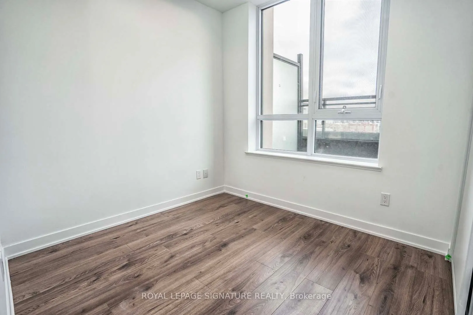 405 Dundas Street W, #310