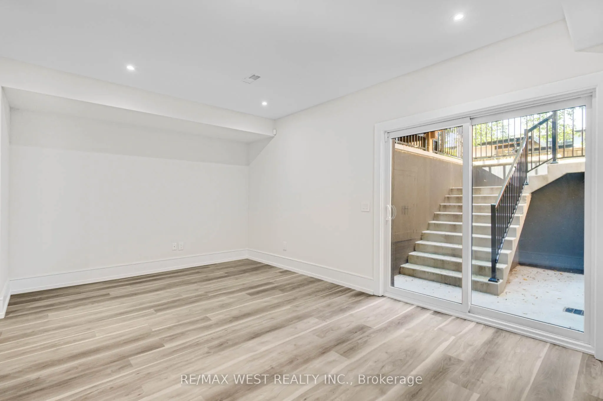 12A Foch Avenue