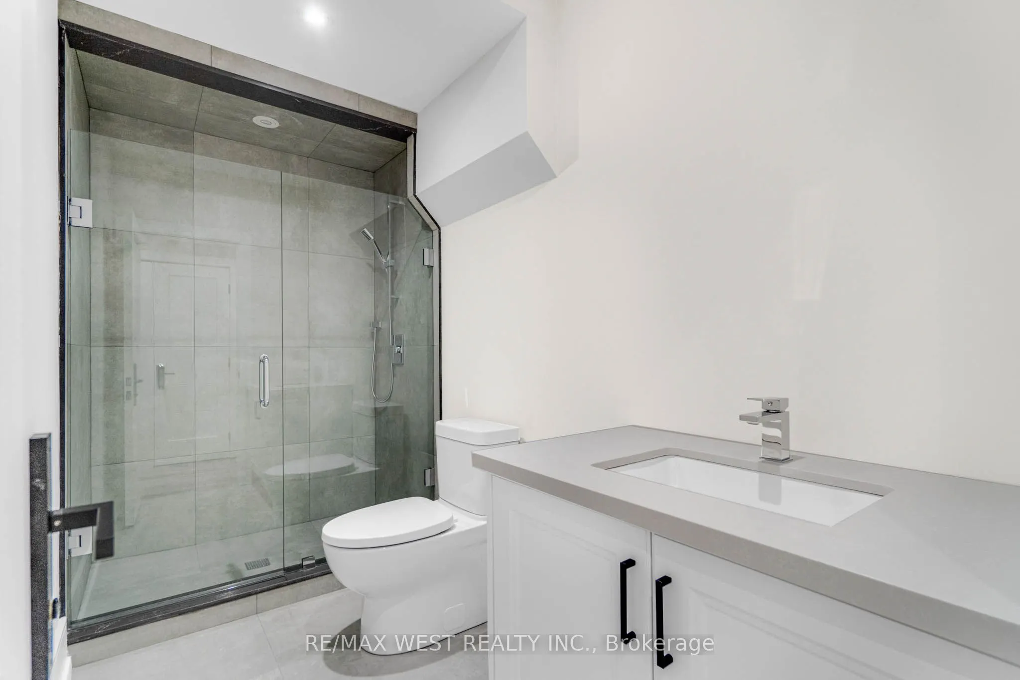 12A Foch Avenue