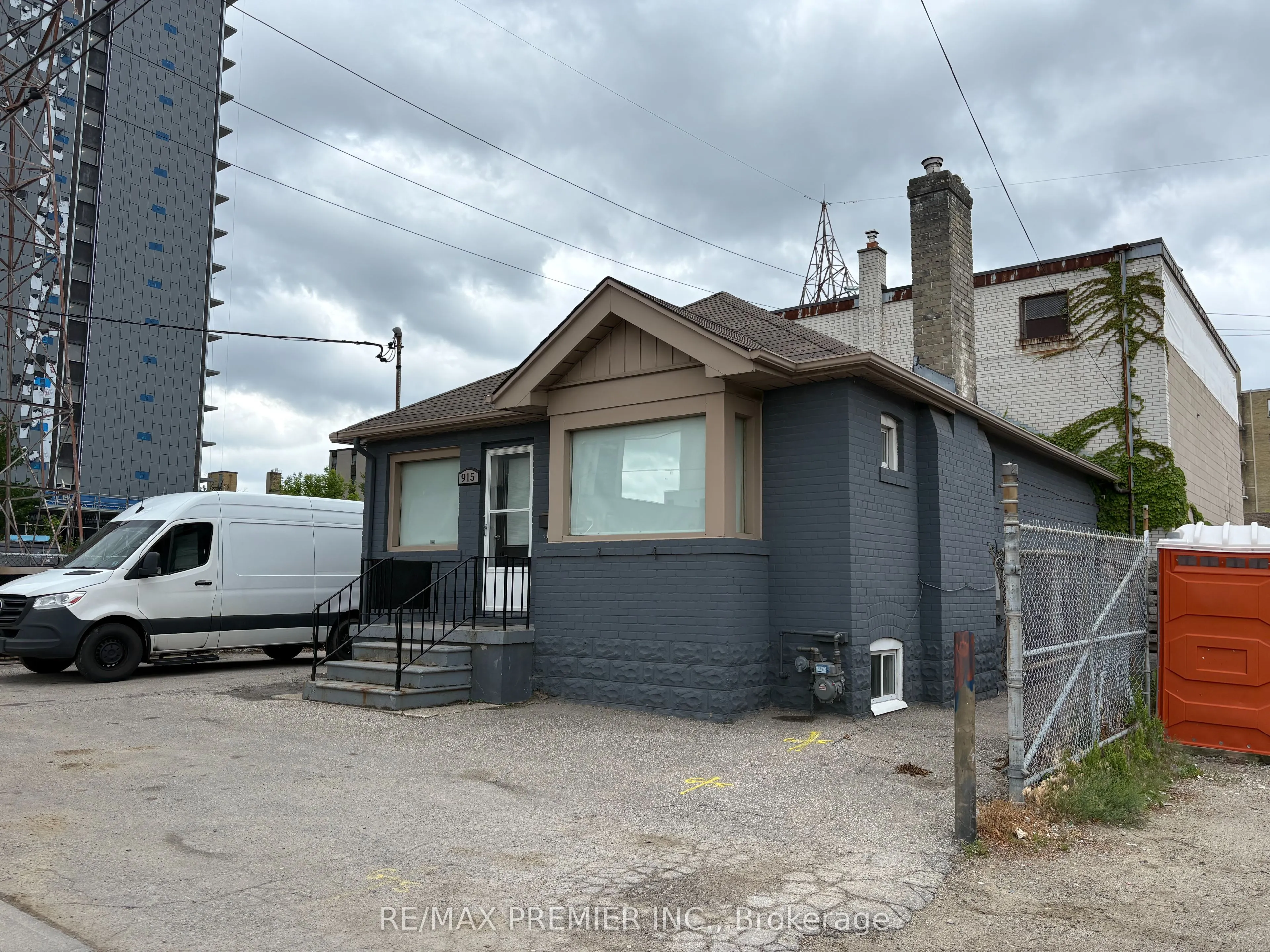 915 Roselawn Avenue