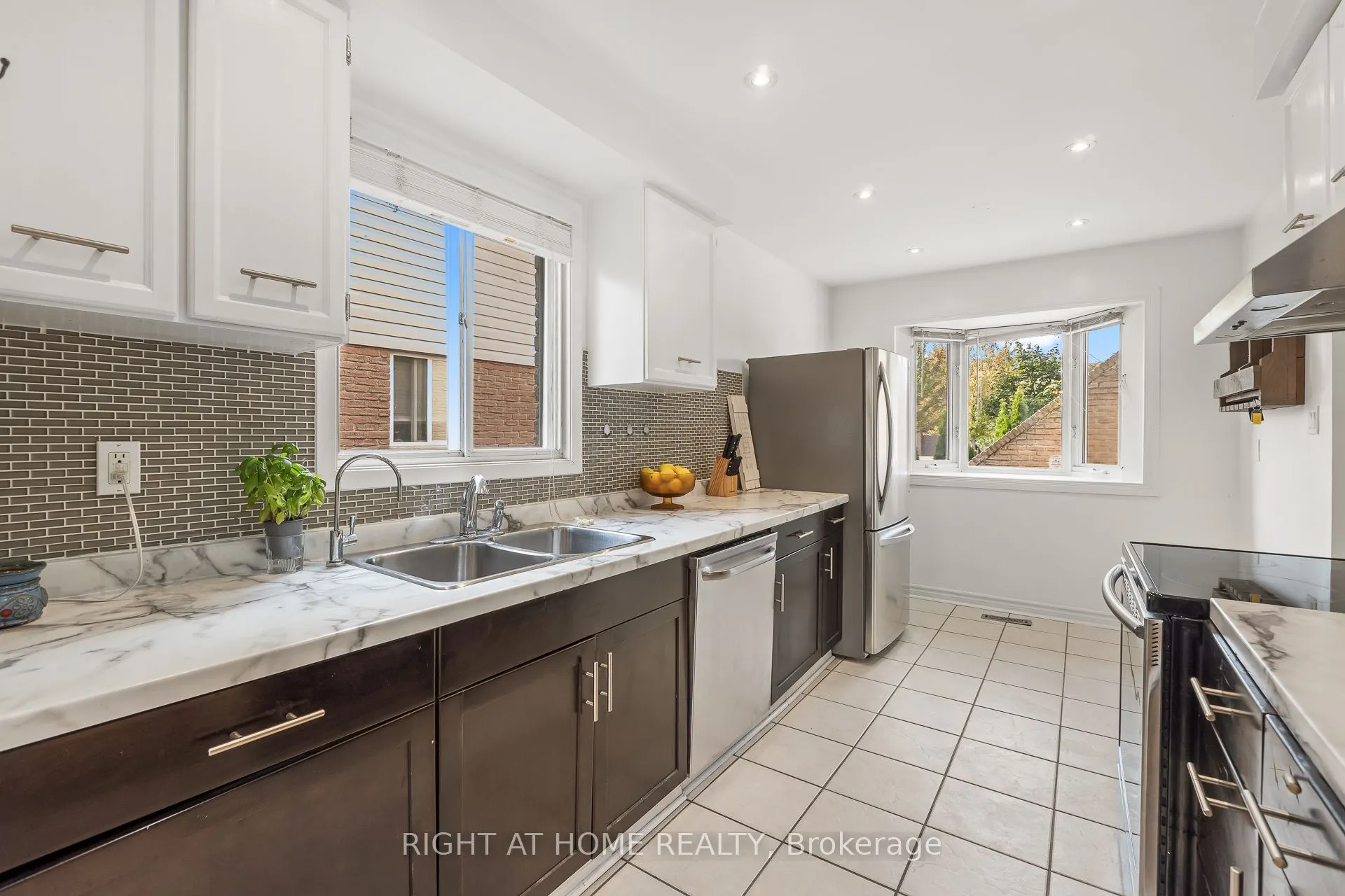 55 Cowan Road N