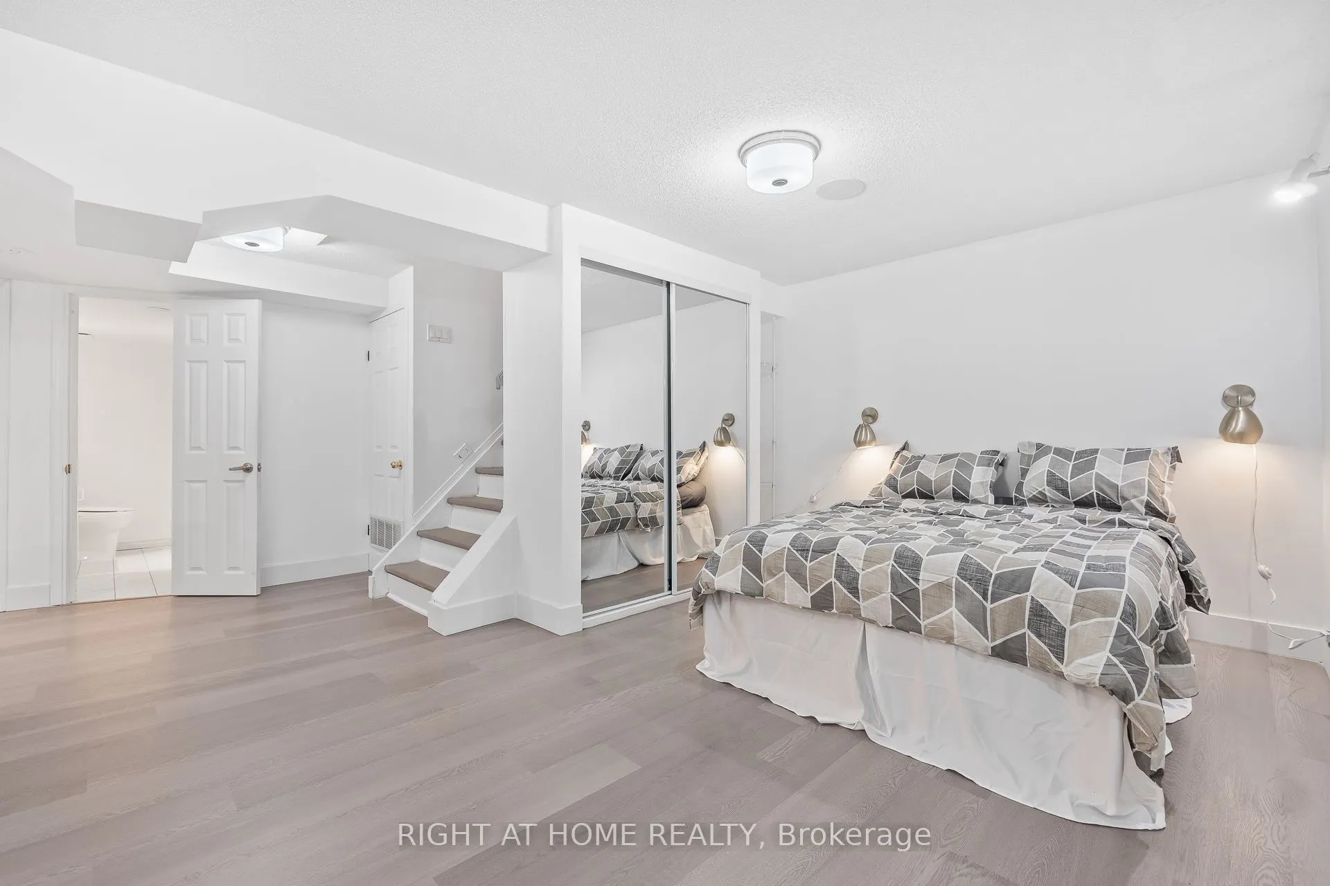 55 Cowan Road N