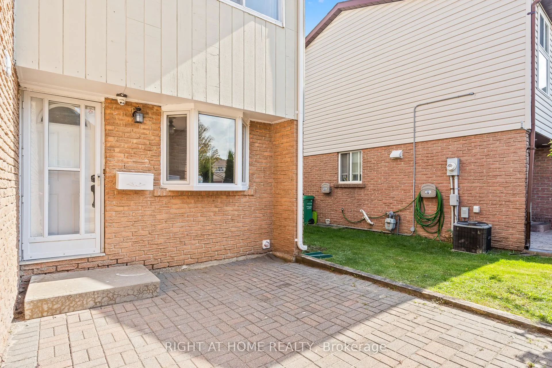55 Cowan Road N