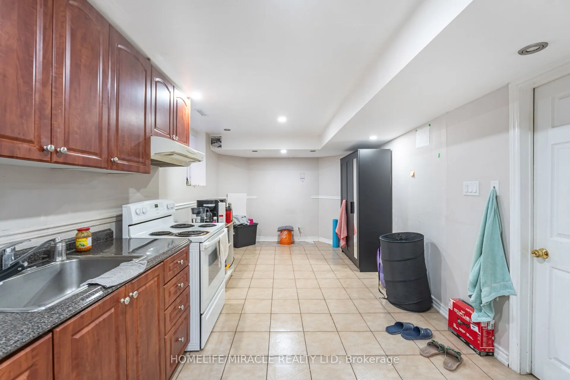 8 Twin Pines Crescent