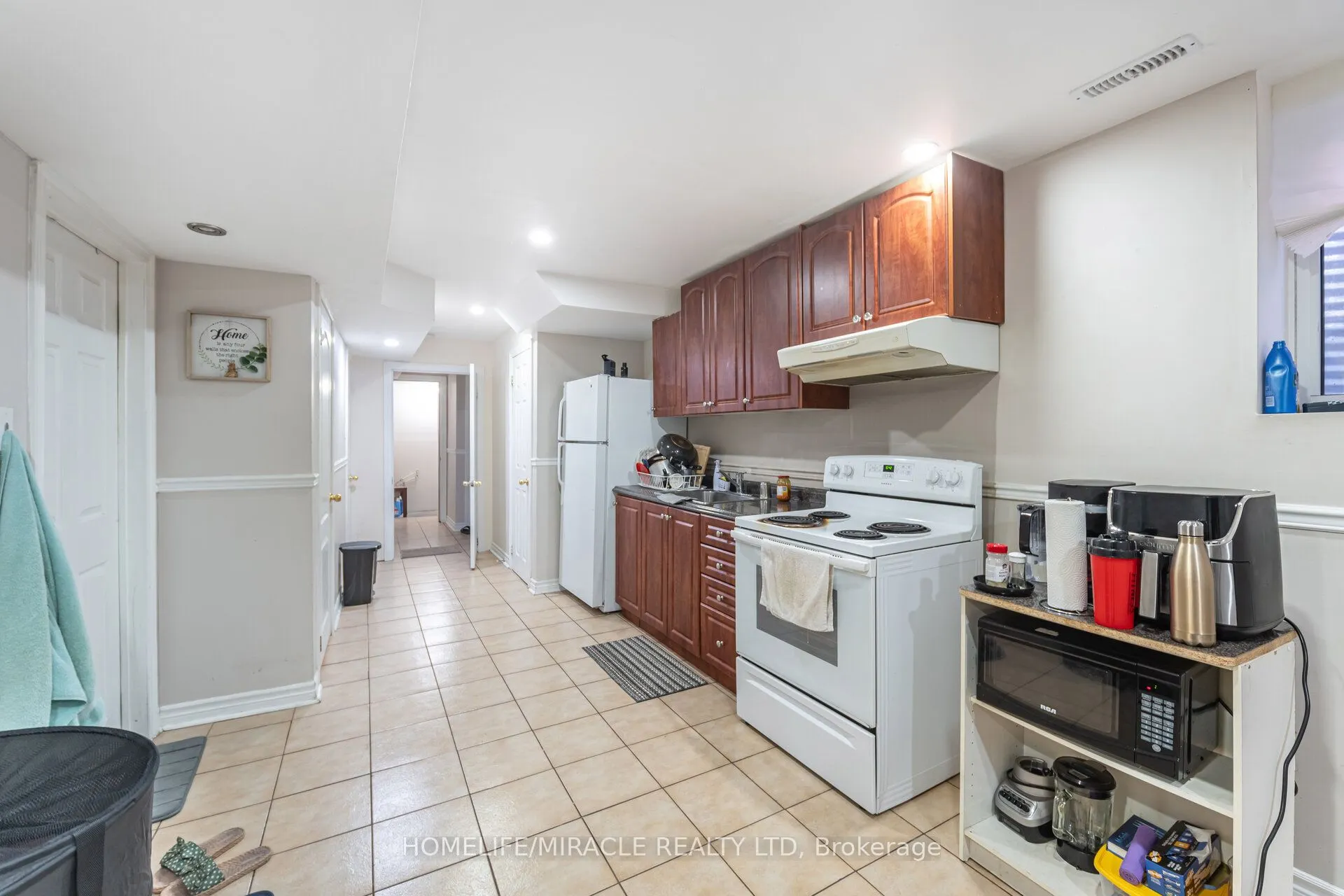 8 Twin Pines Crescent