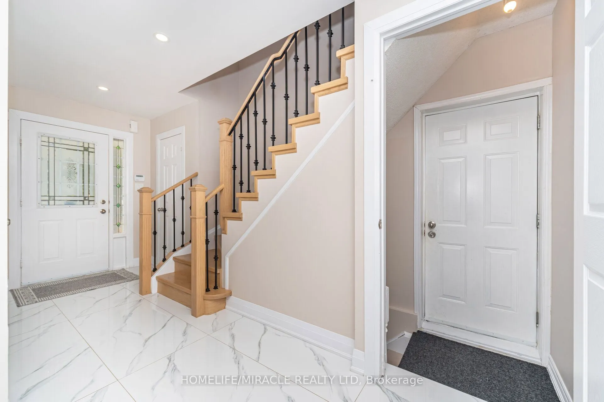 8 Twin Pines Crescent