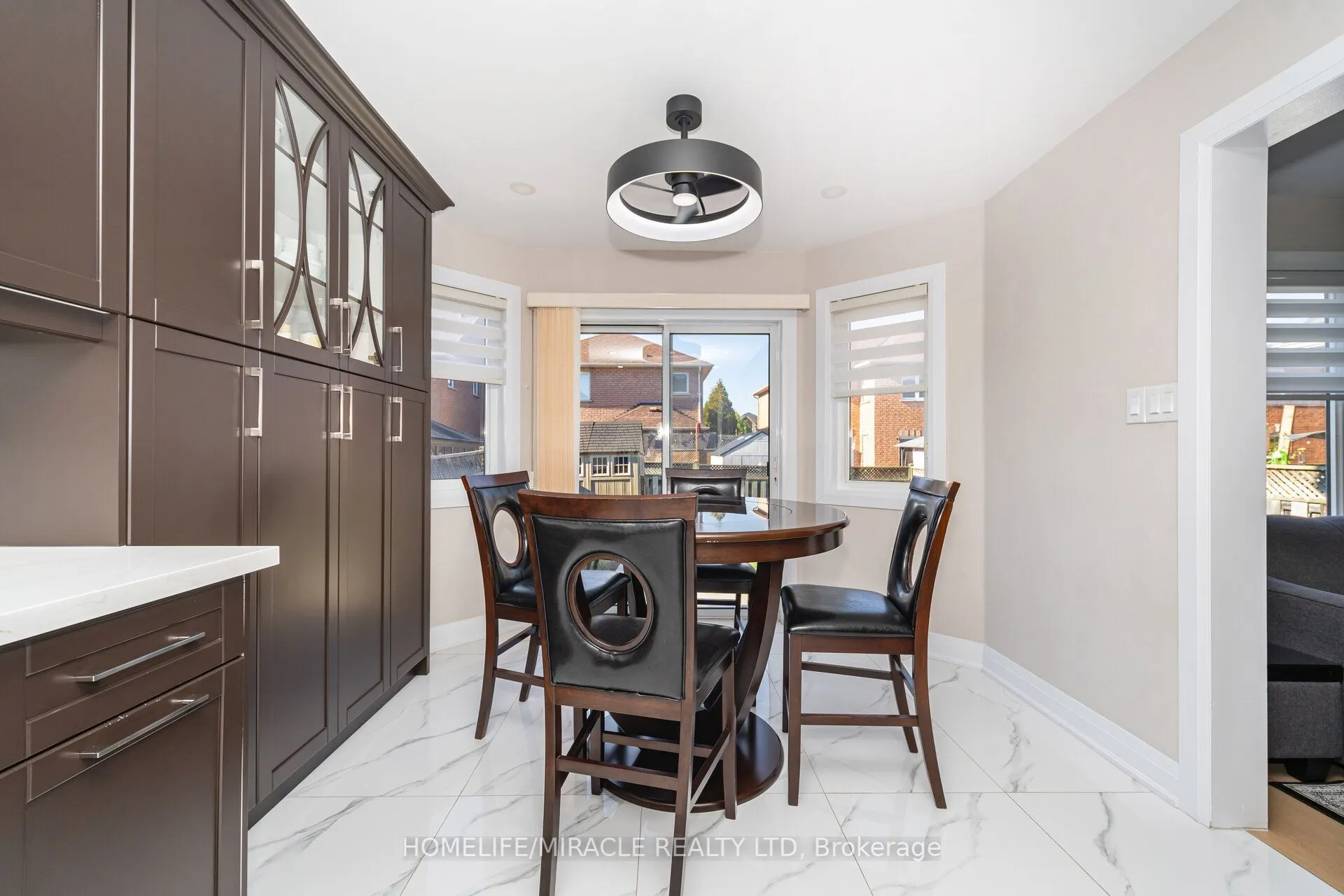 8 Twin Pines Crescent