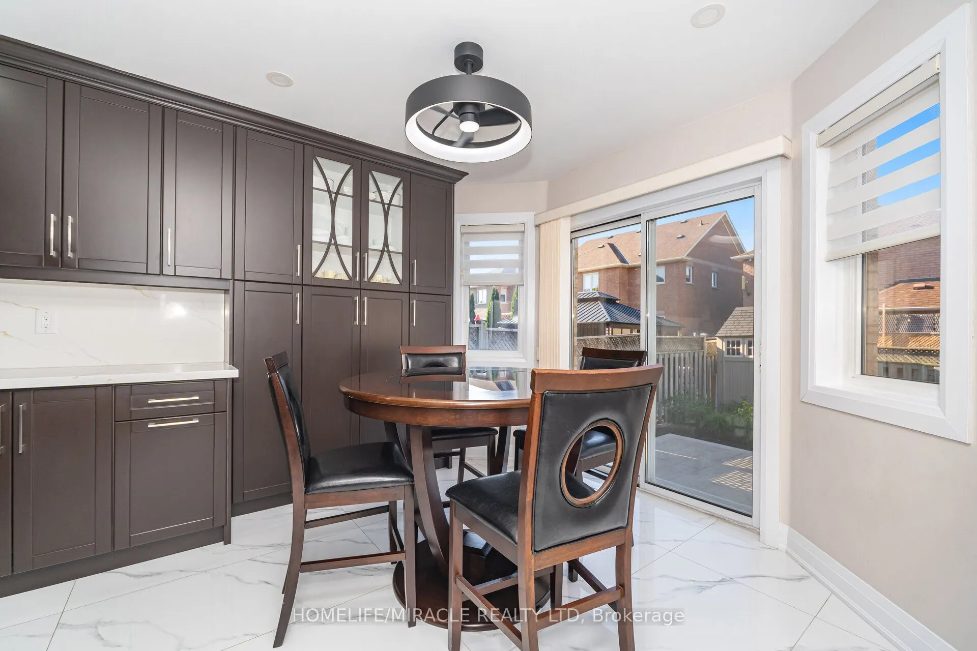 8 Twin Pines Crescent