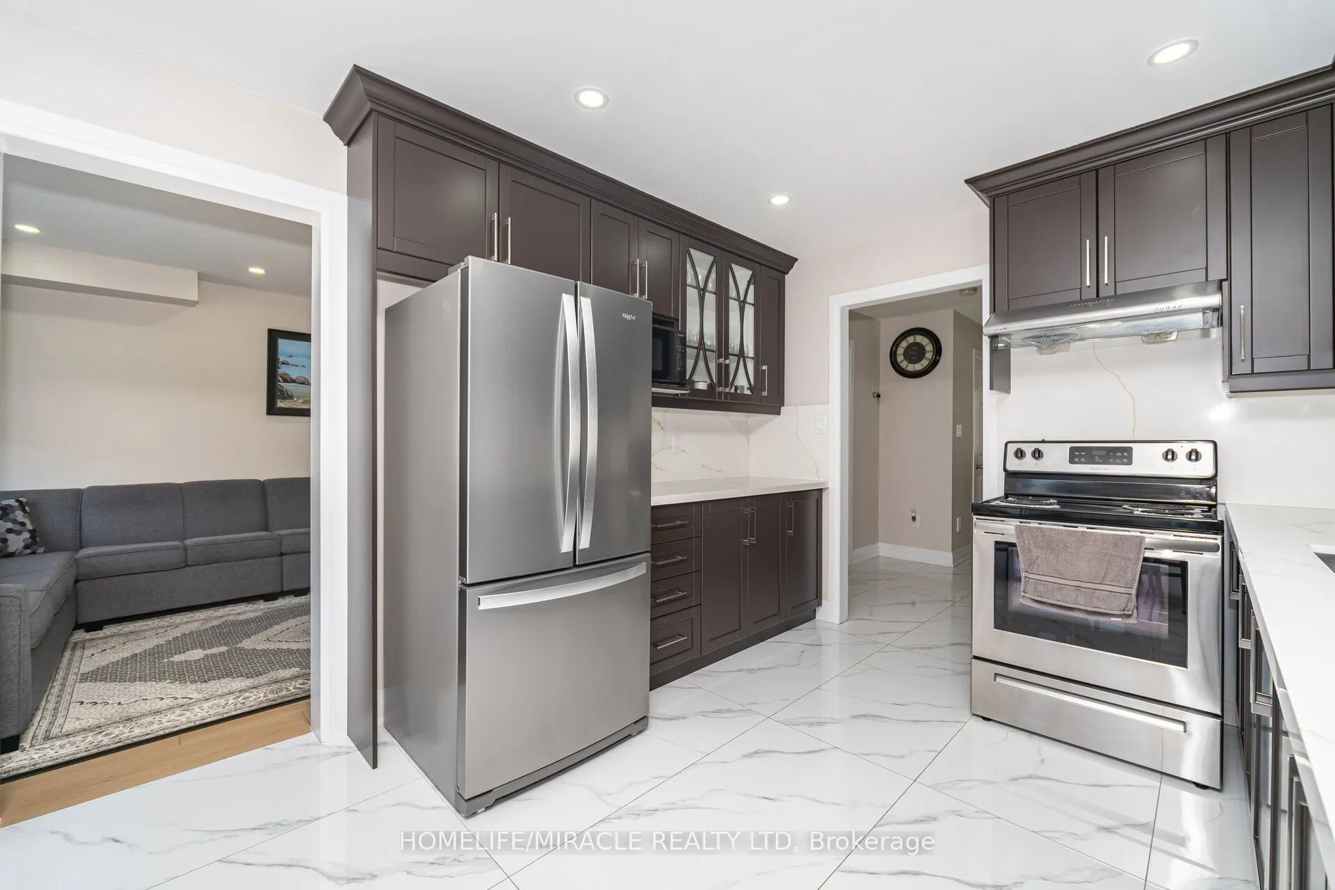 8 Twin Pines Crescent