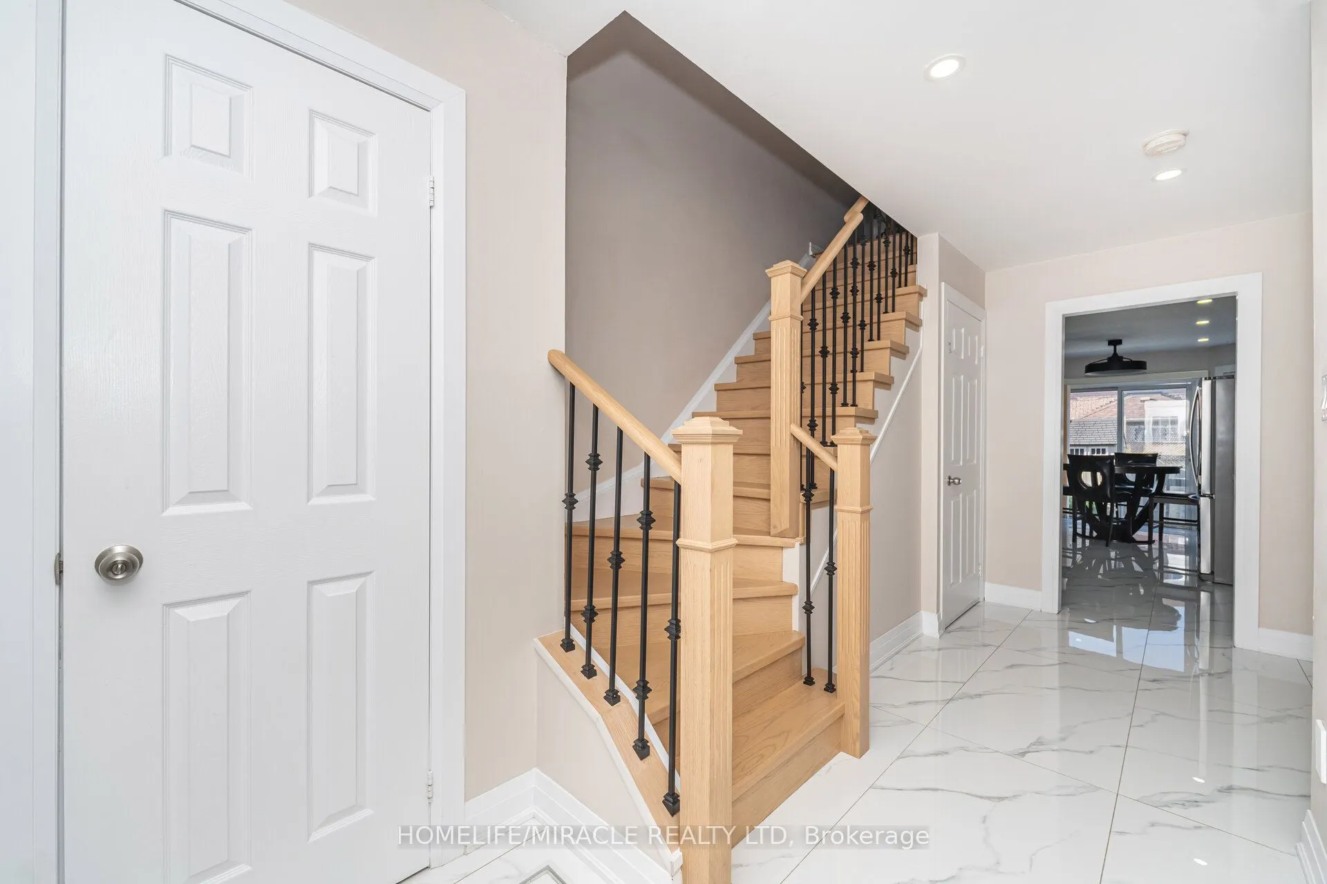 8 Twin Pines Crescent