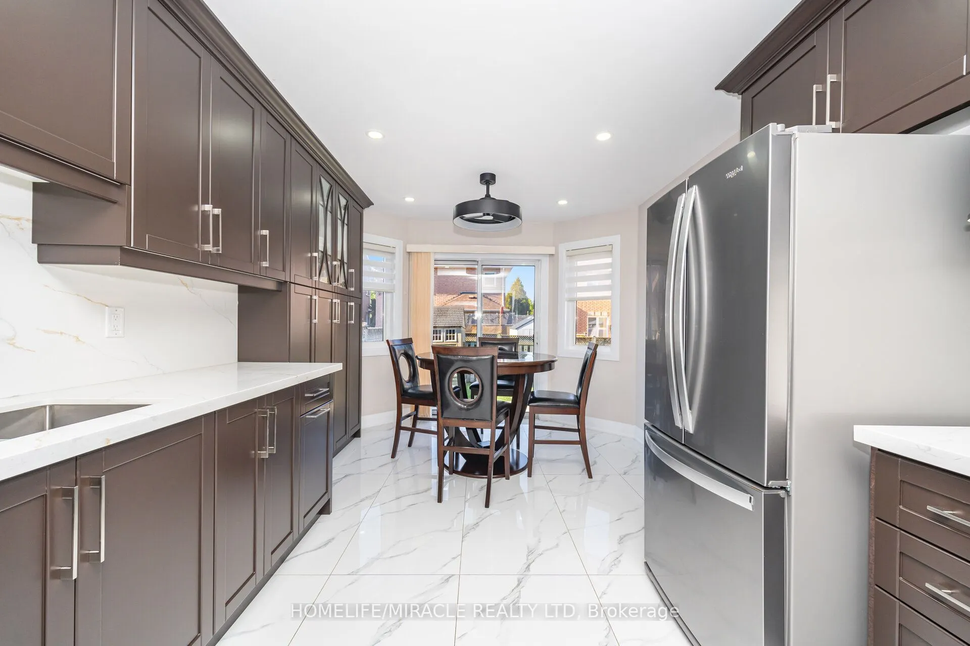8 Twin Pines Crescent