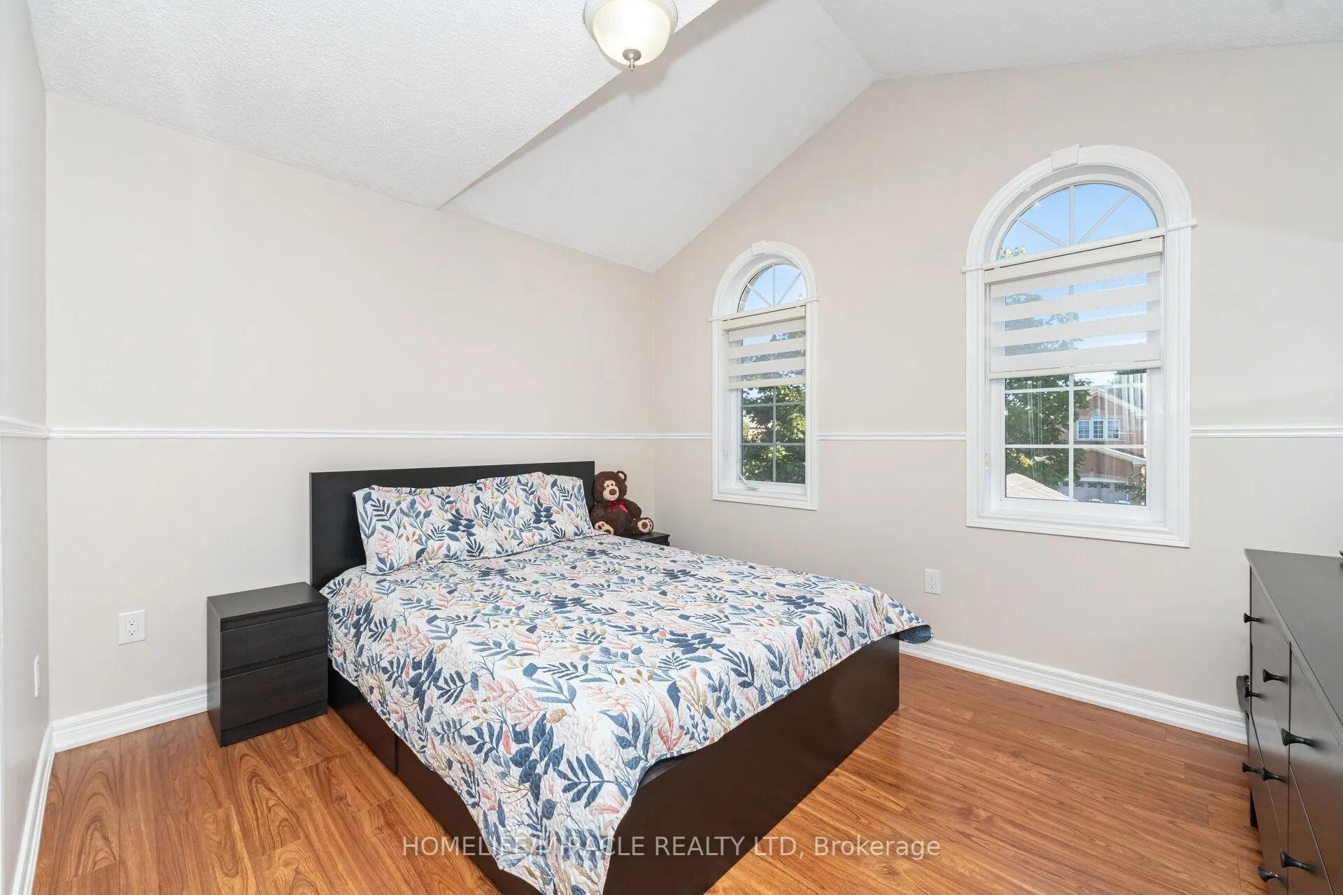 8 Twin Pines Crescent