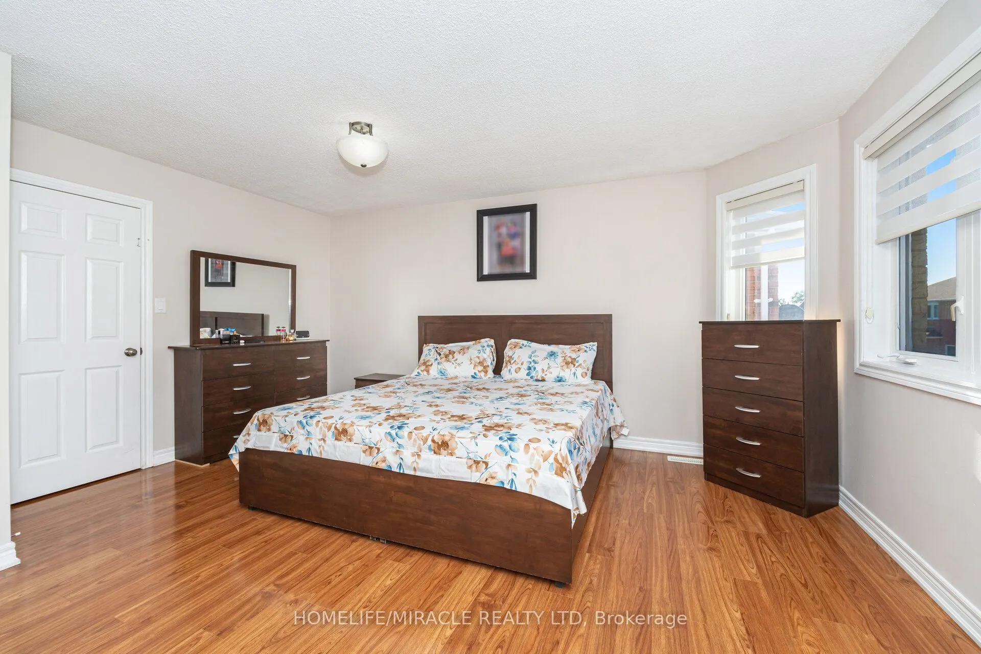 8 Twin Pines Crescent