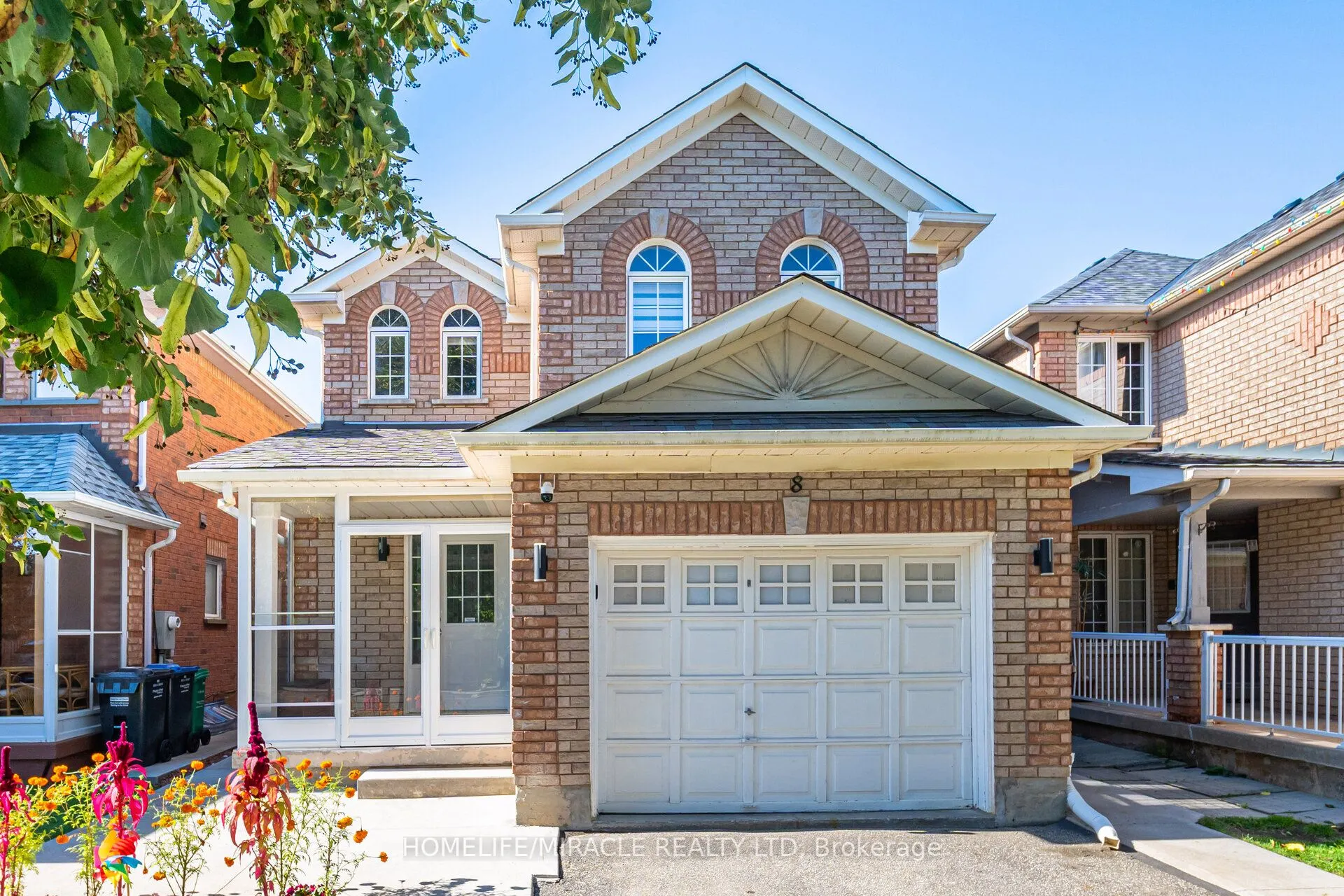 8 Twin Pines Crescent