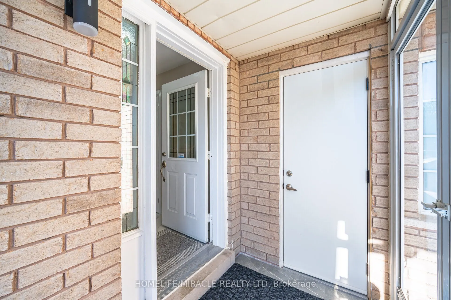 8 Twin Pines Crescent
