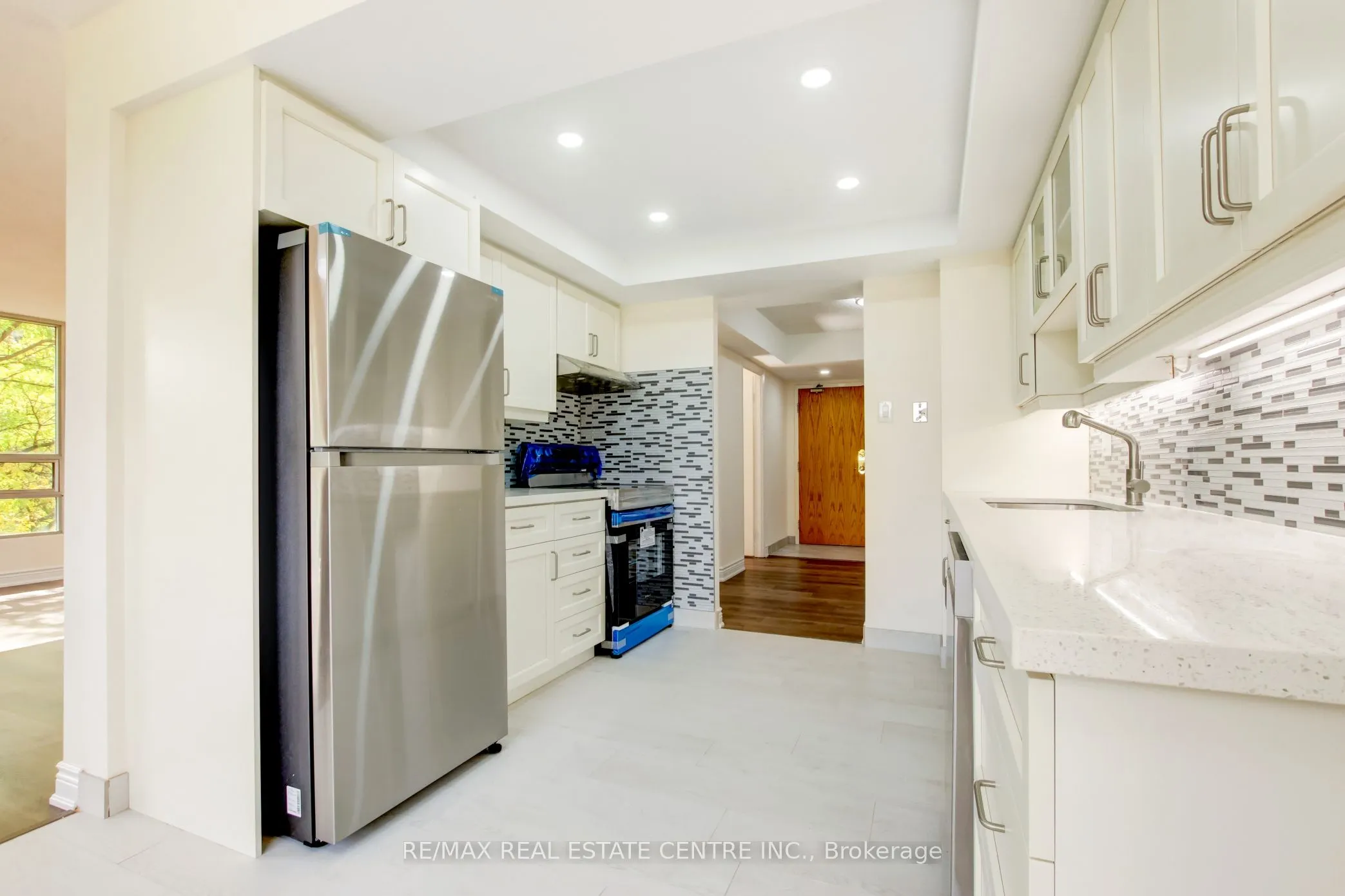 320 Mill Street S, #303