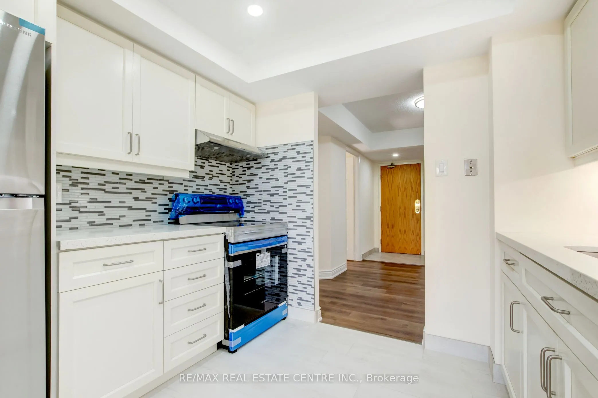 320 Mill Street S, #303