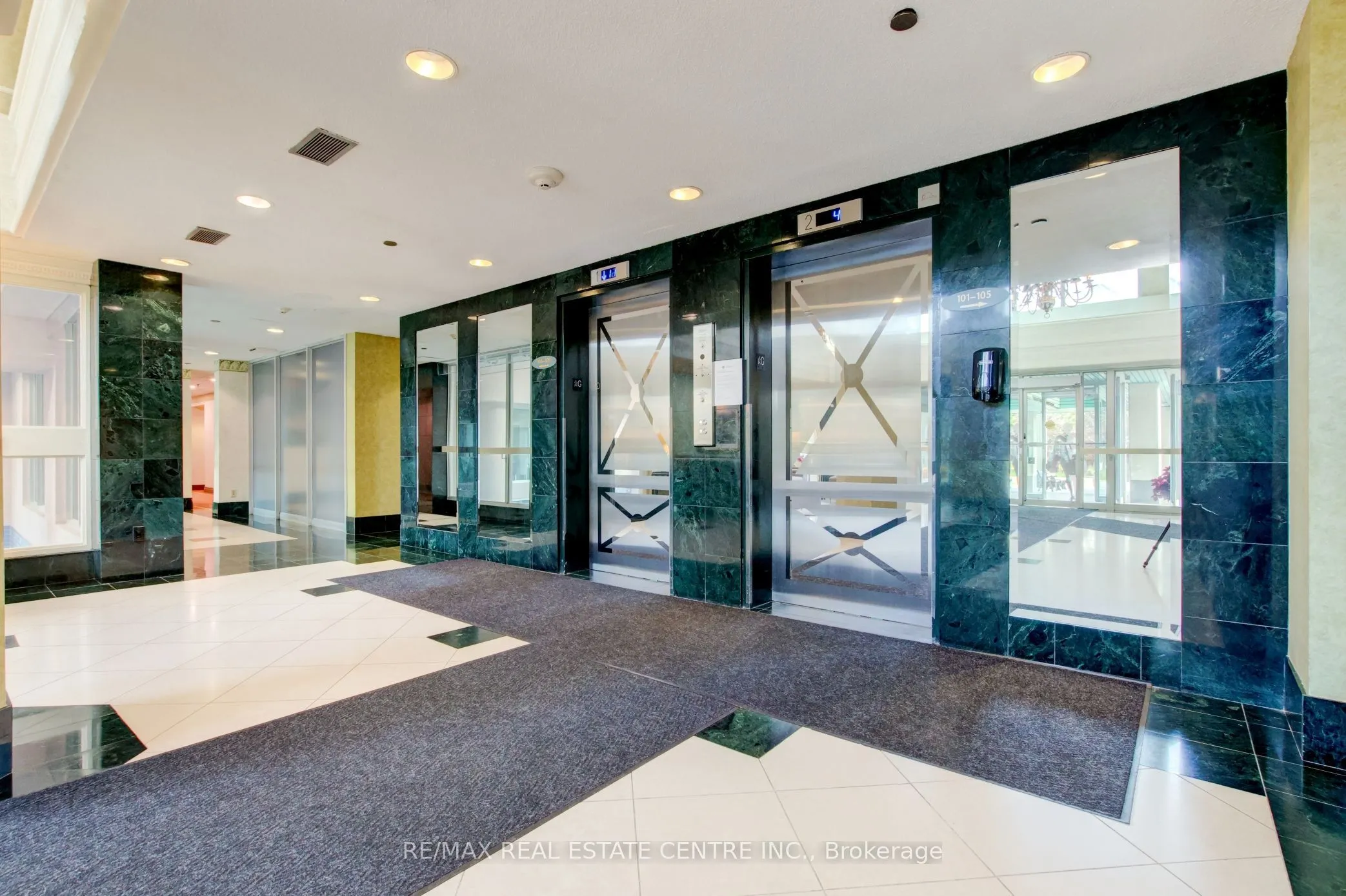 320 Mill Street S, #303