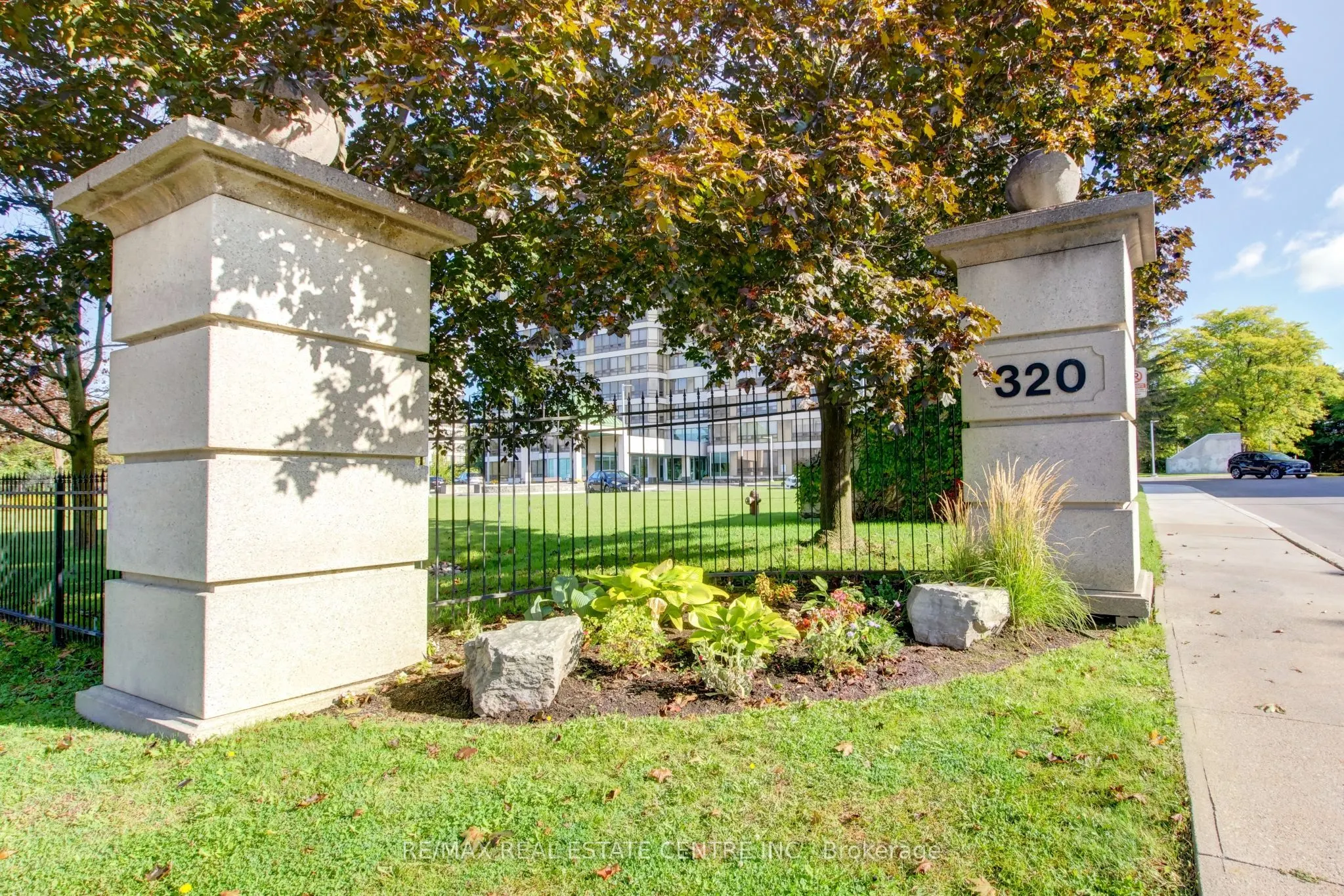 320 Mill Street S, #303