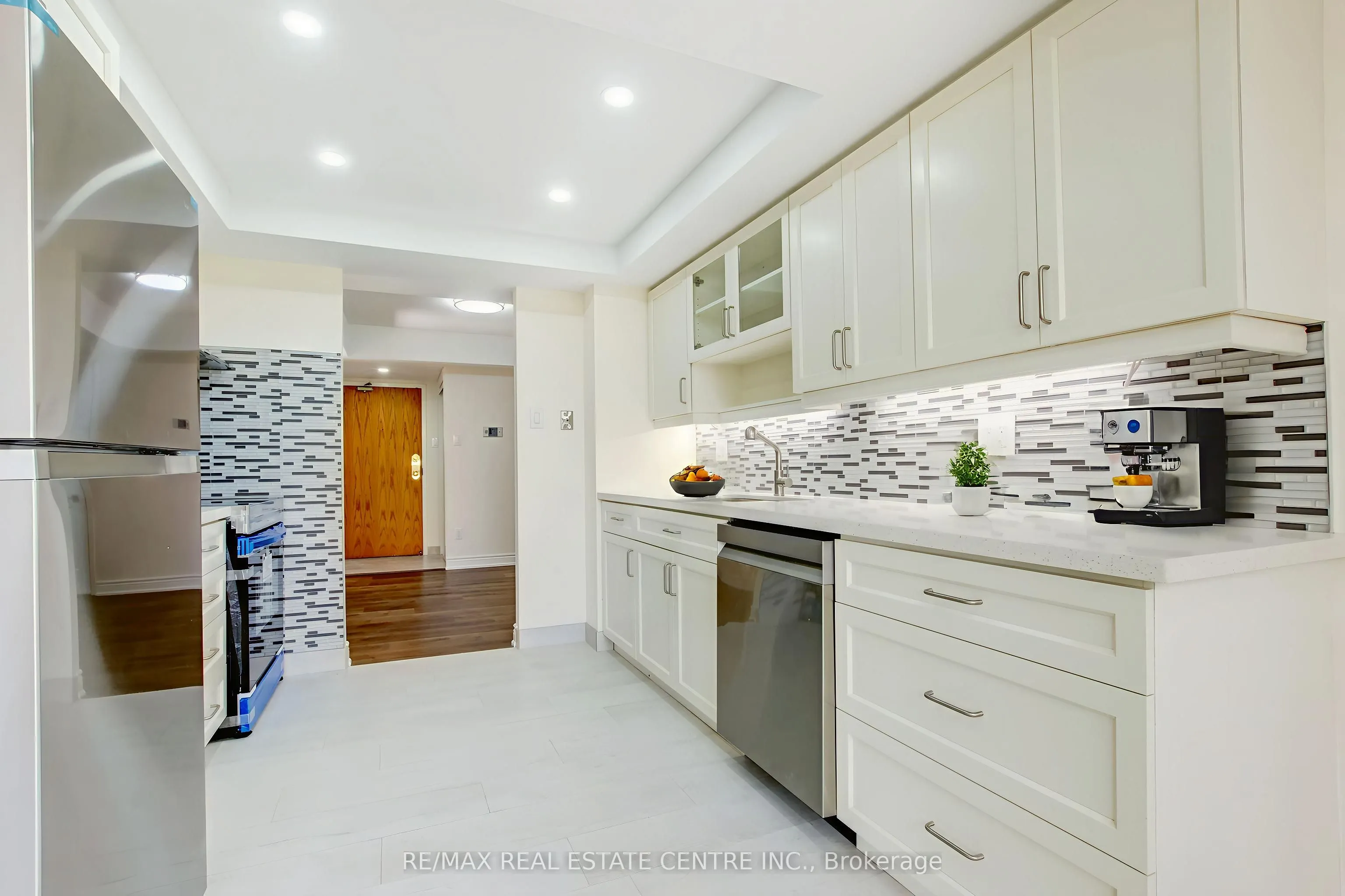 320 Mill Street S, #303
