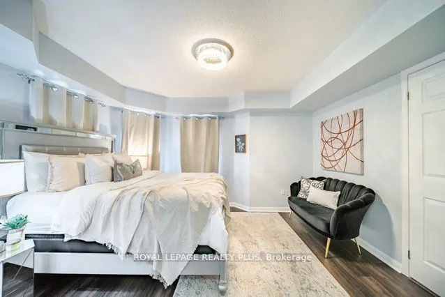 700 Neighbourhood Circle, #4