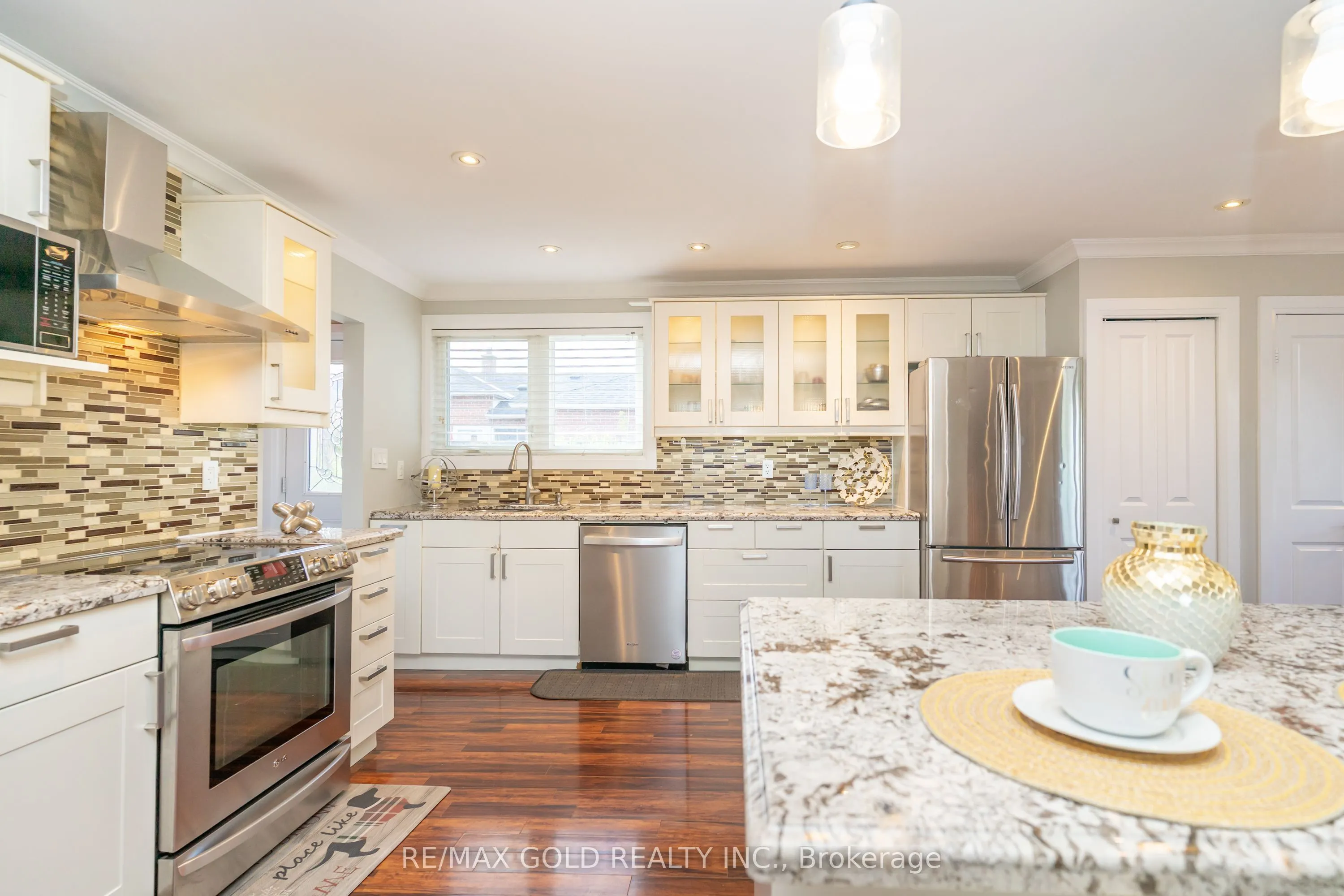 39 Ascot Avenue