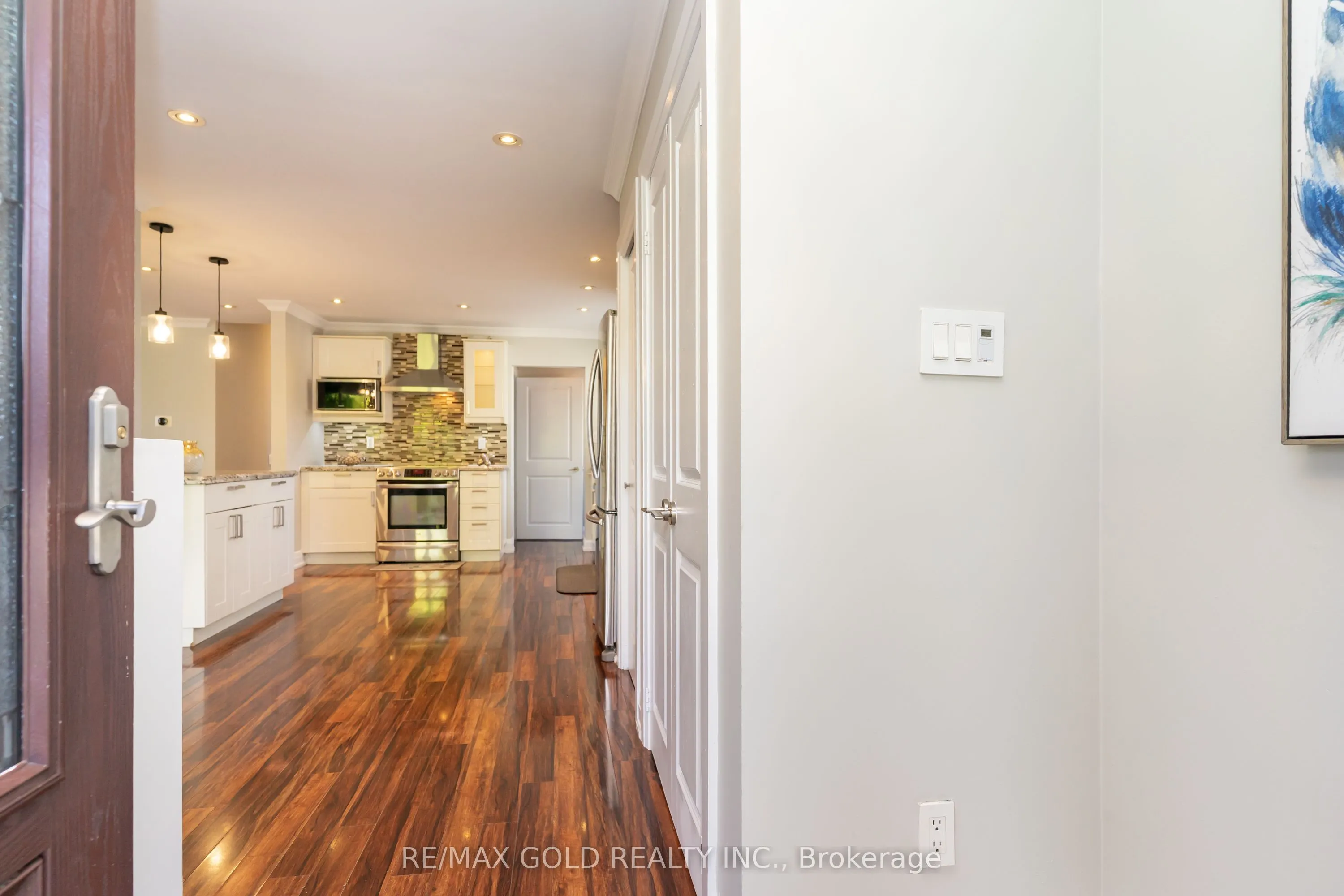39 Ascot Avenue