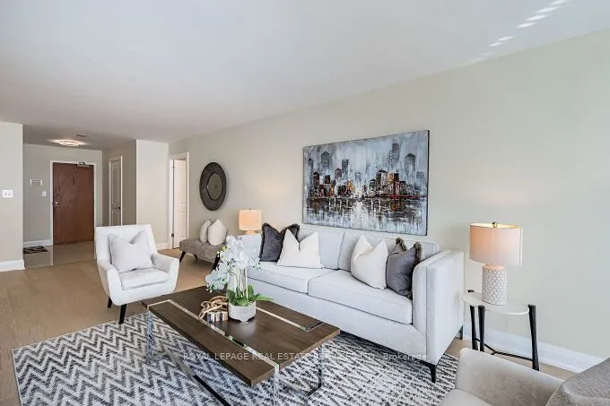 1 Aberfoyle Crescent, #301