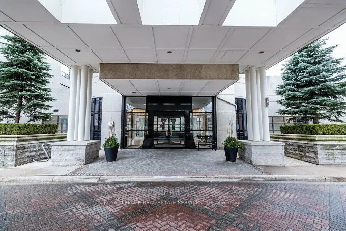 1 Aberfoyle Crescent, #301