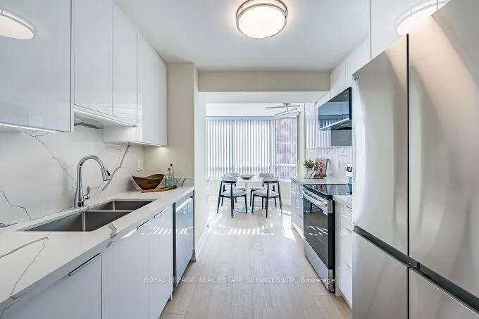 1 Aberfoyle Crescent, #301
