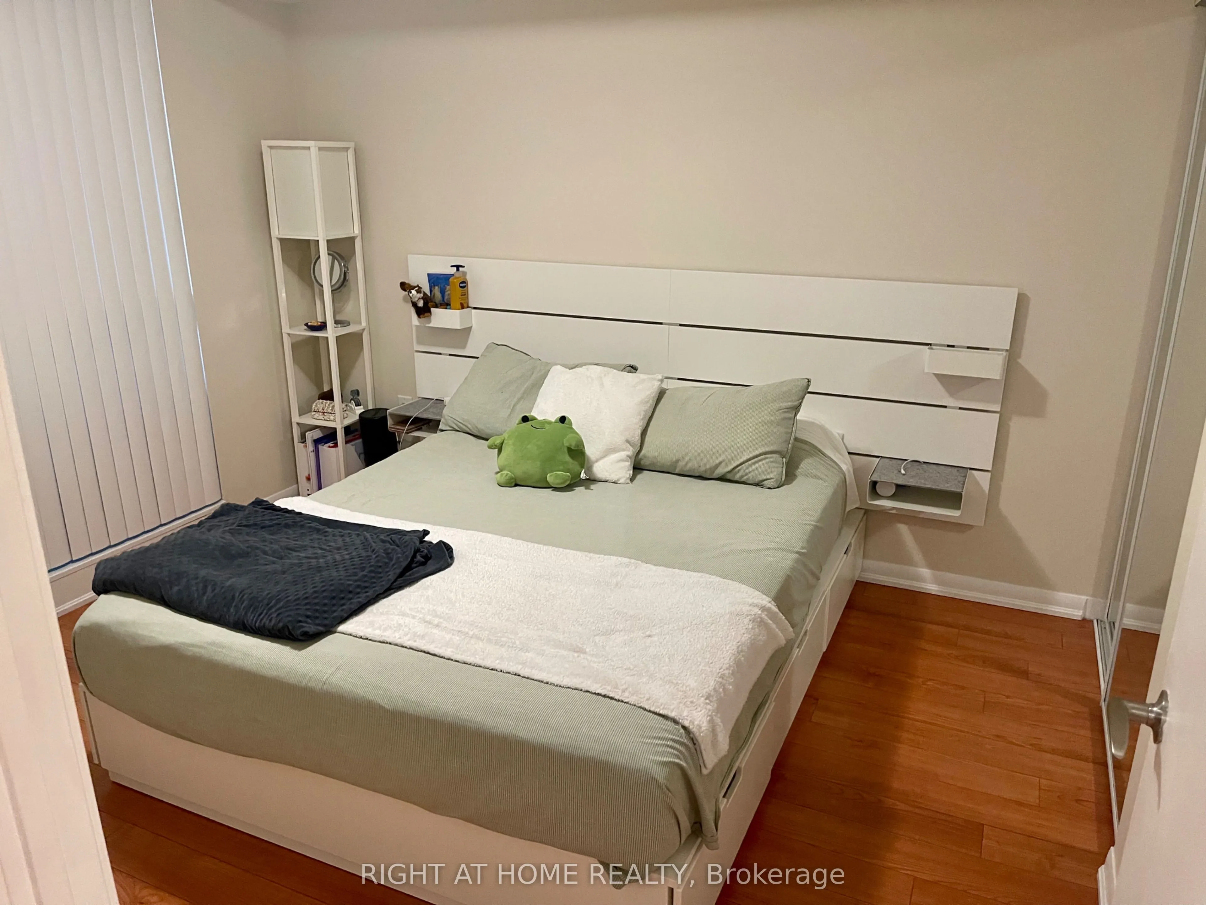 800 Lawrence Avenue W, #305