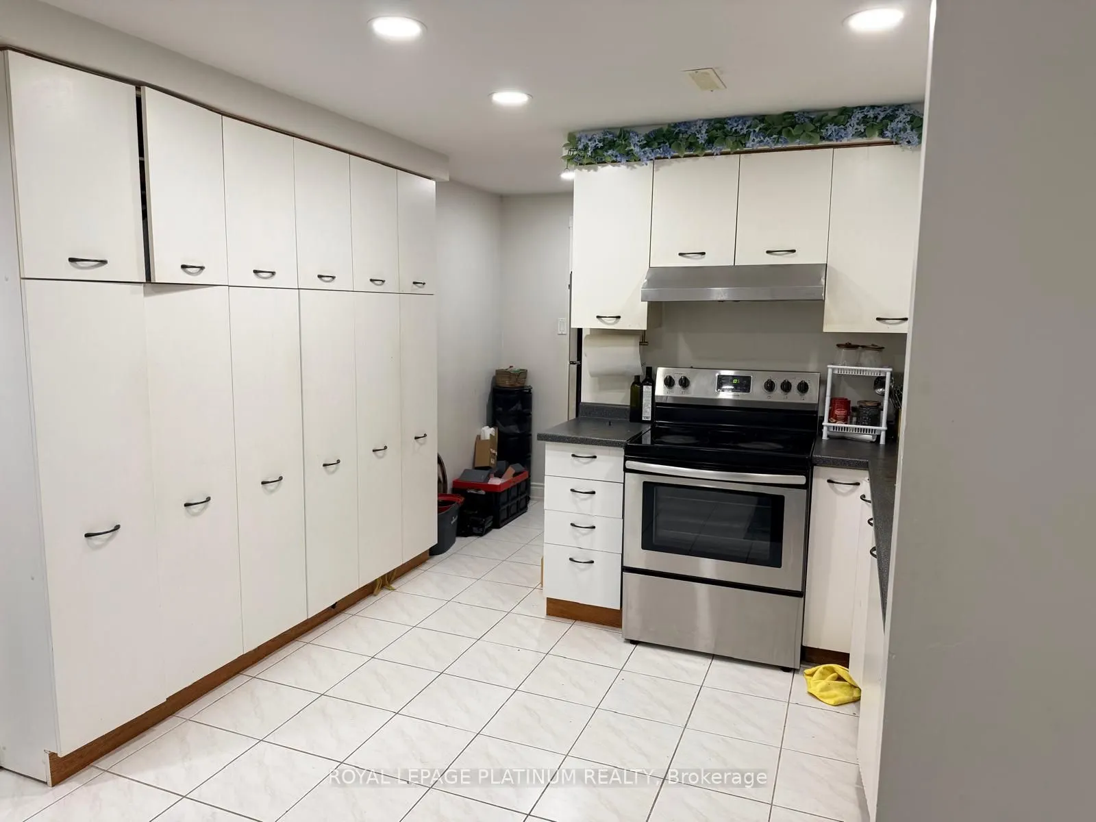 1540 Manorbrook Crt., #Legal Basement