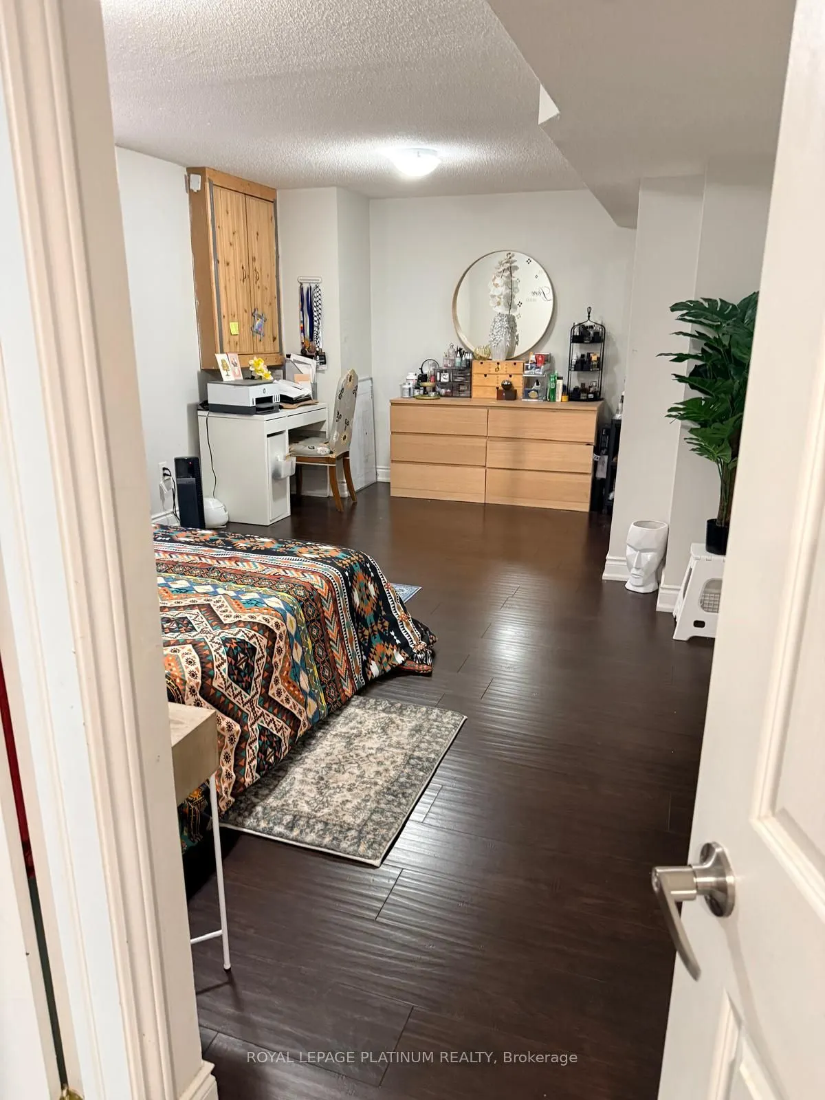 1540 Manorbrook Crt., #Legal Basement