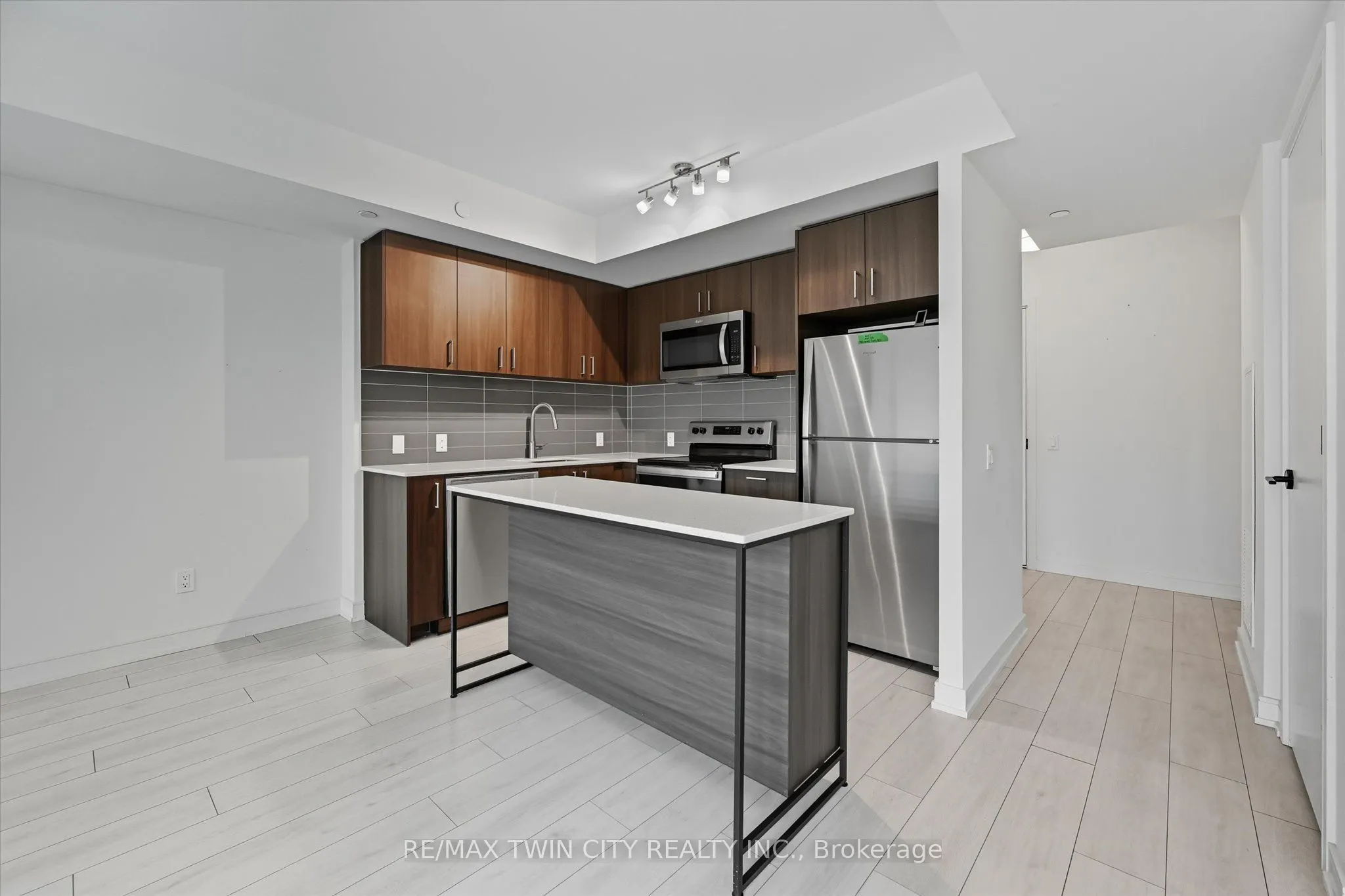 8010 DERRY Road, #106