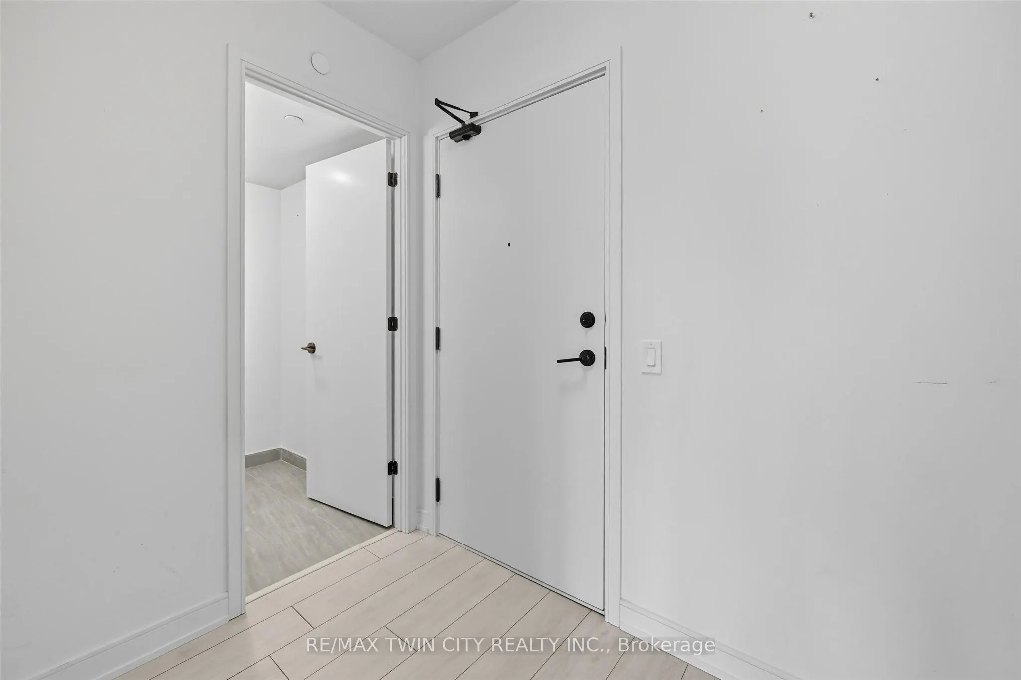 8010 DERRY Road, #106