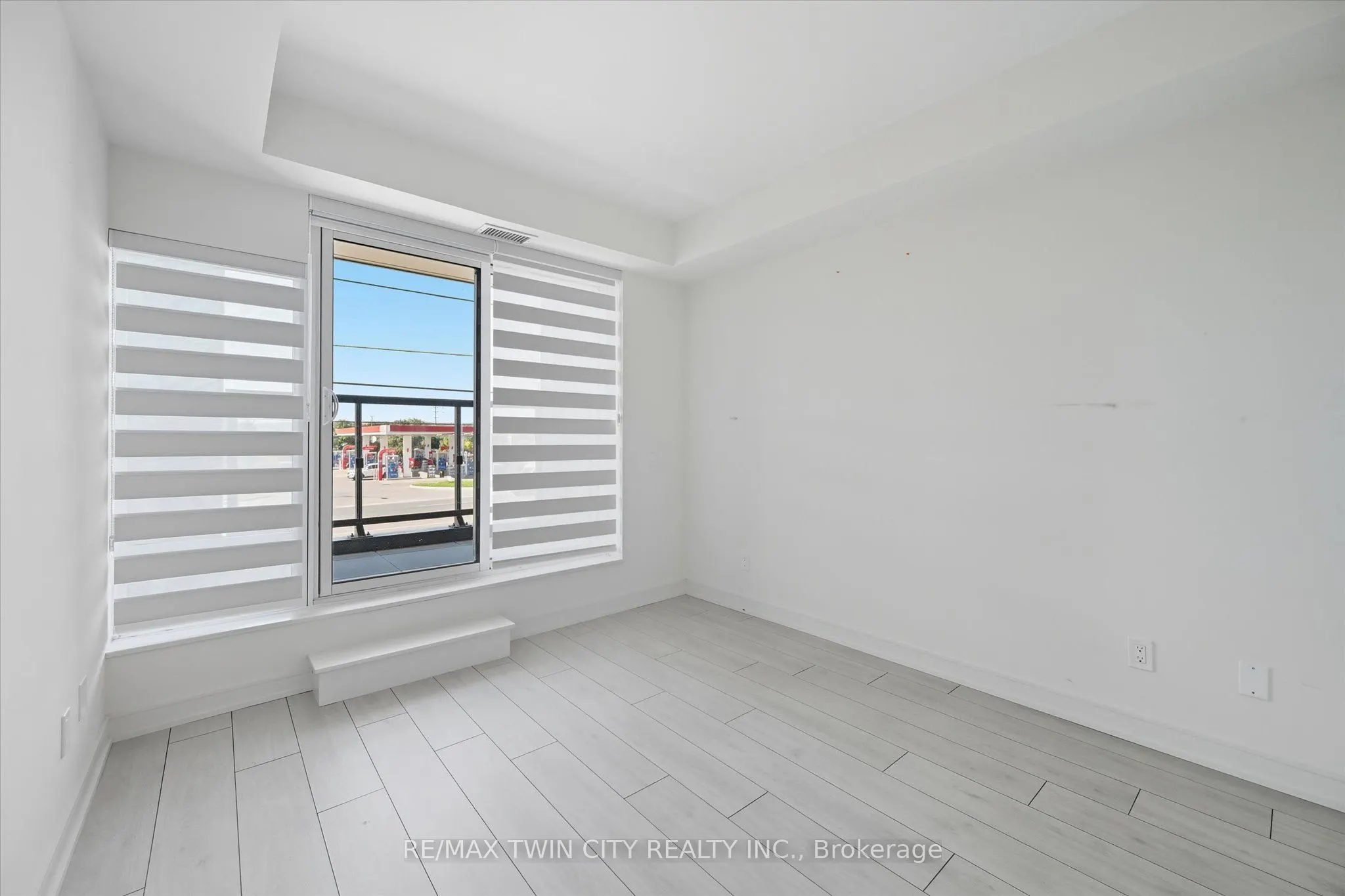 8010 DERRY Road, #106