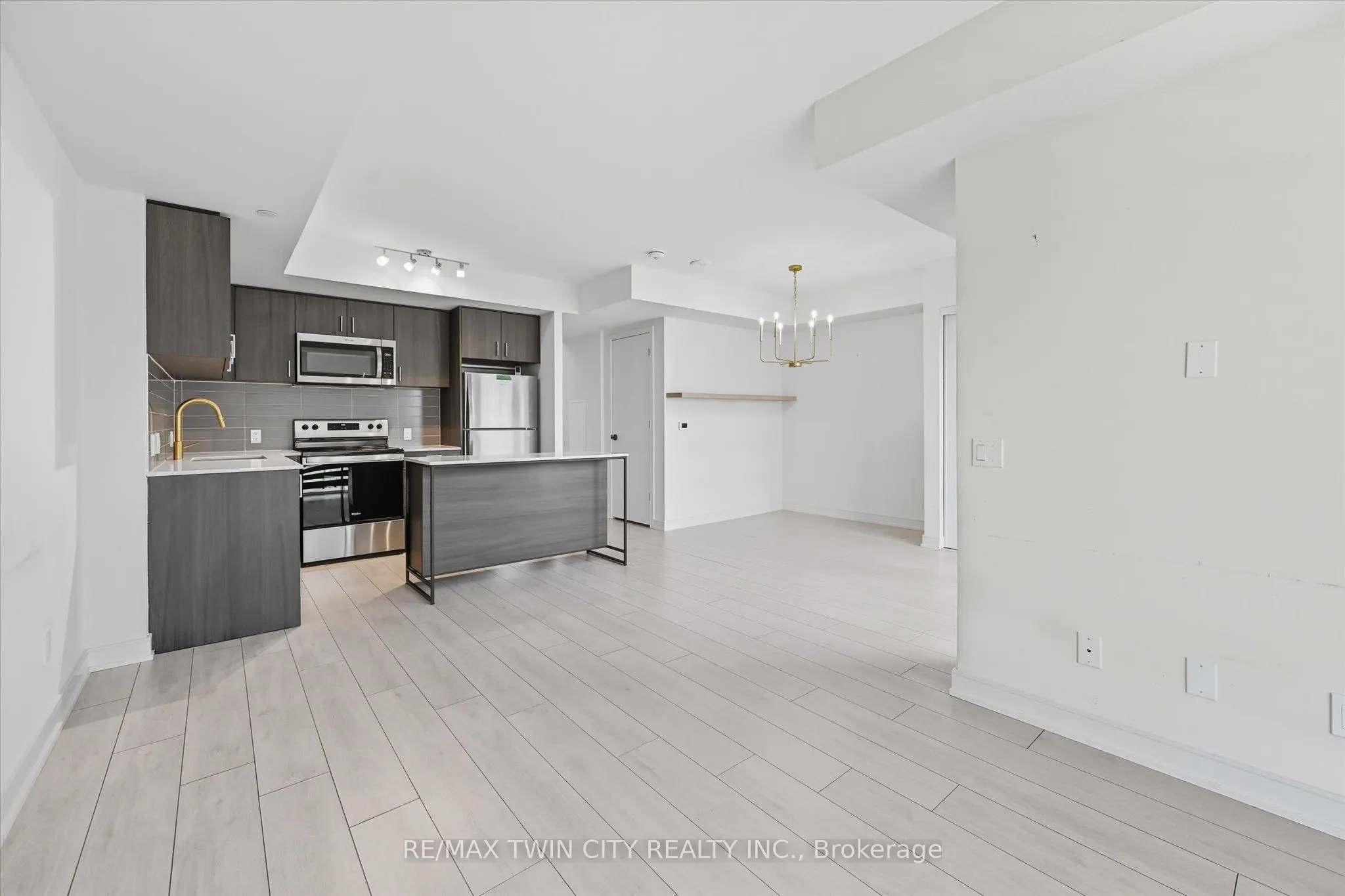 8010 DERRY Road, #106