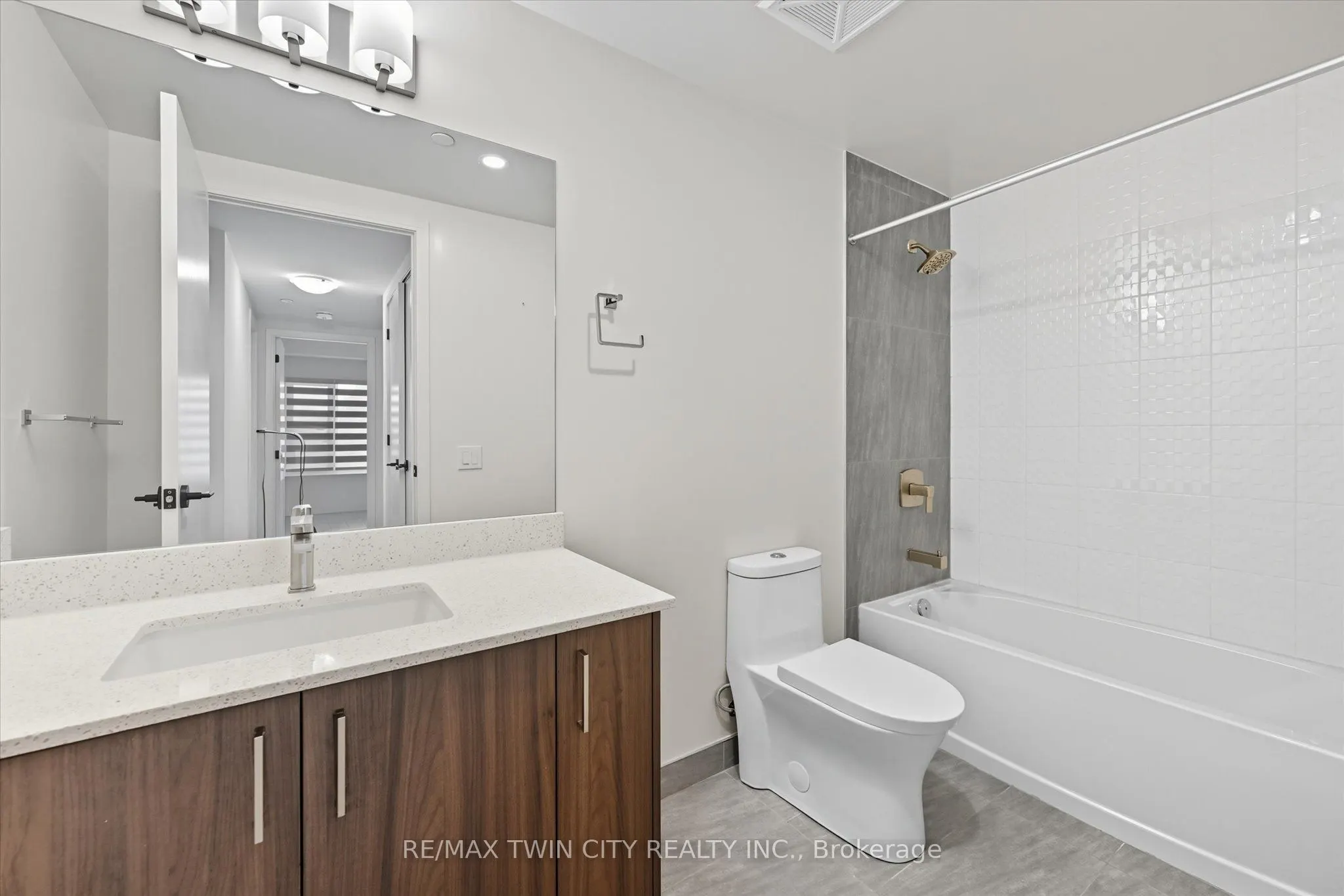 8010 DERRY Road, #106