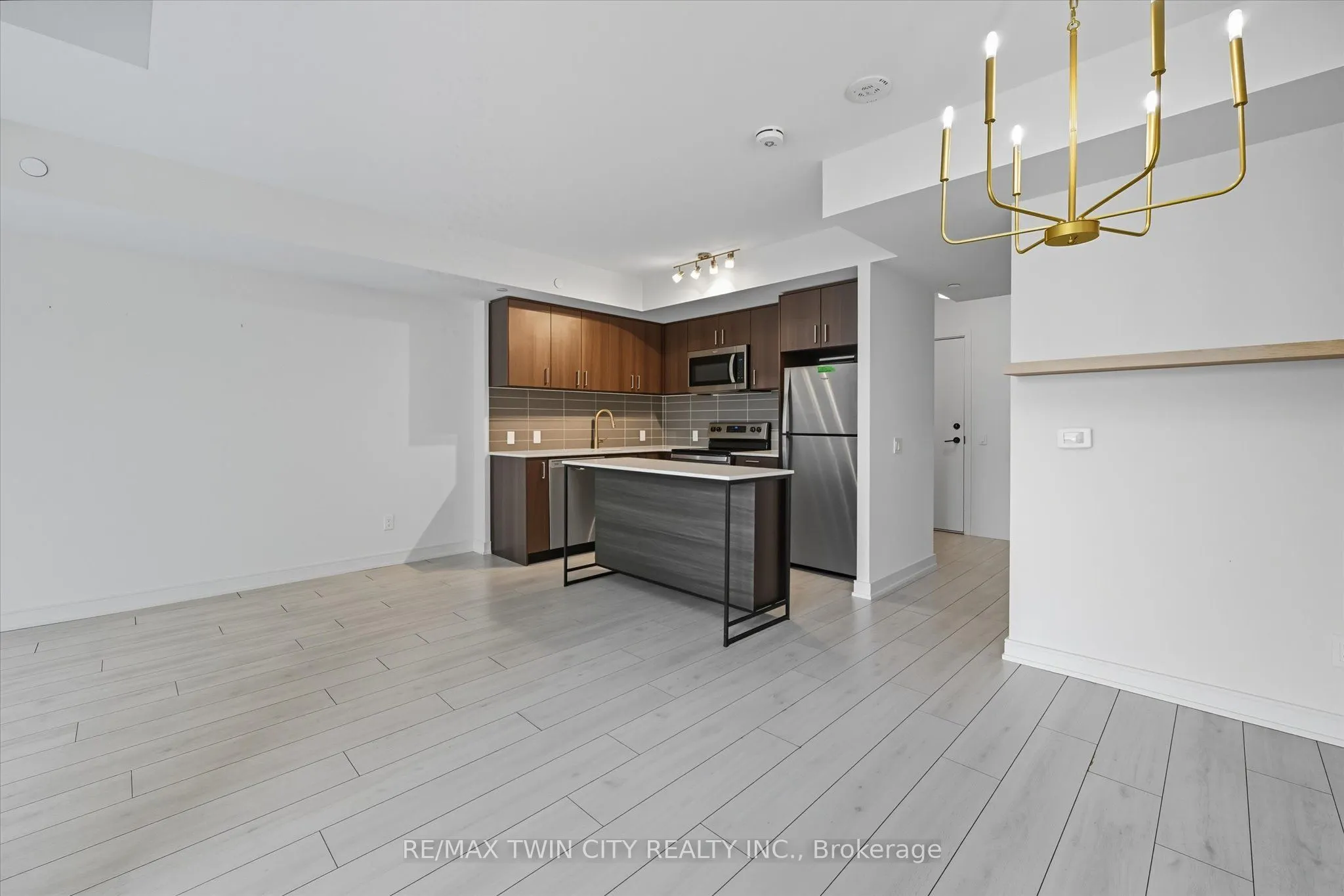 8010 DERRY Road, #106