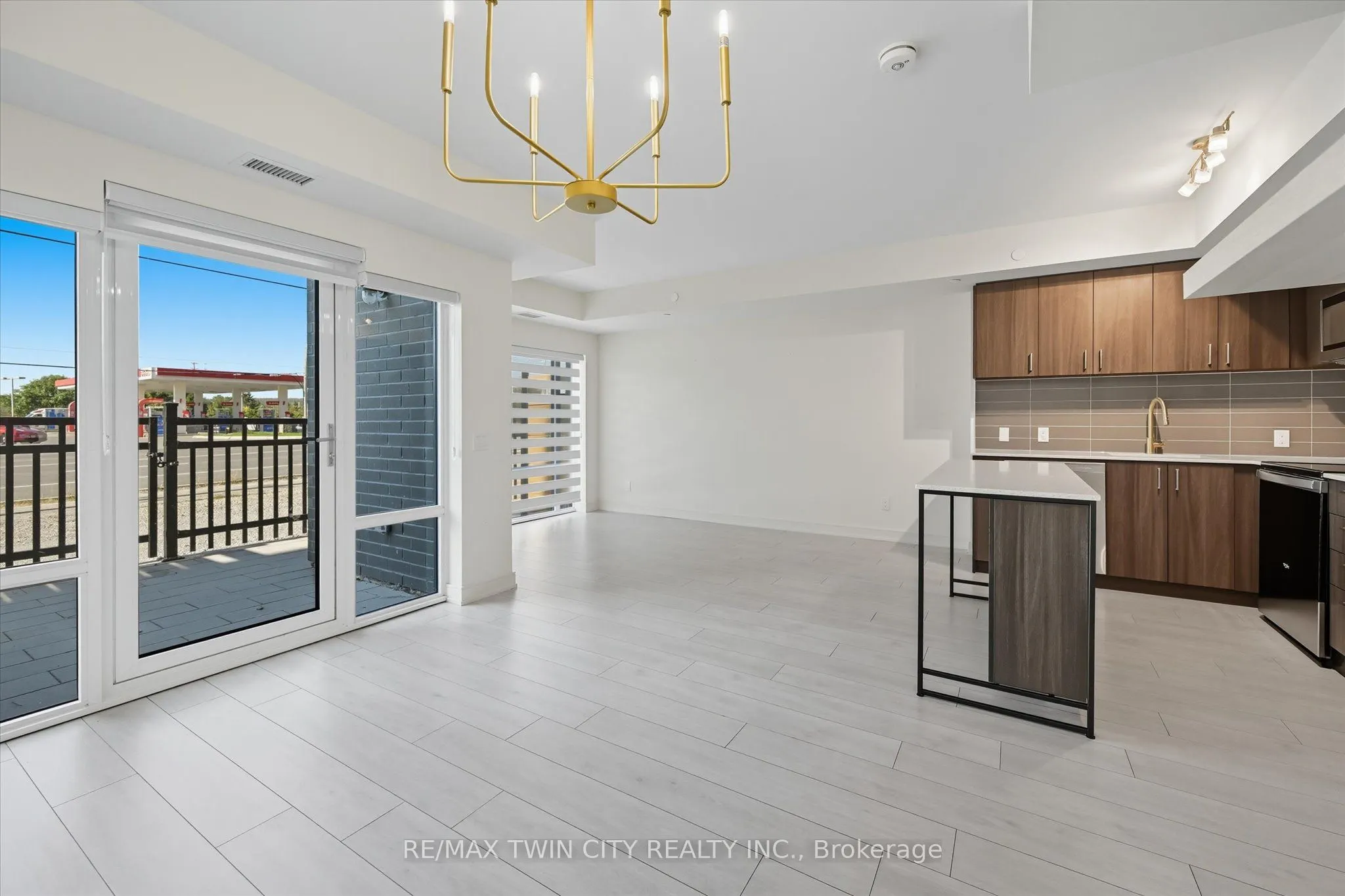 8010 DERRY Road, #106