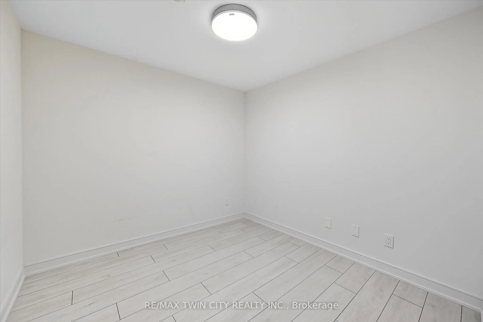8010 DERRY Road, #106
