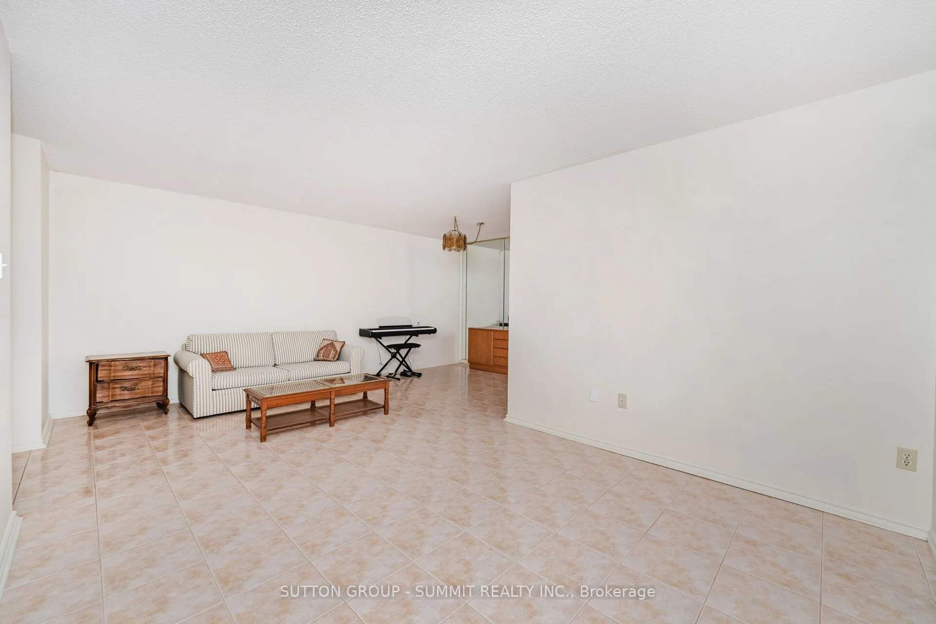 100 County Court Boulevard, #1005